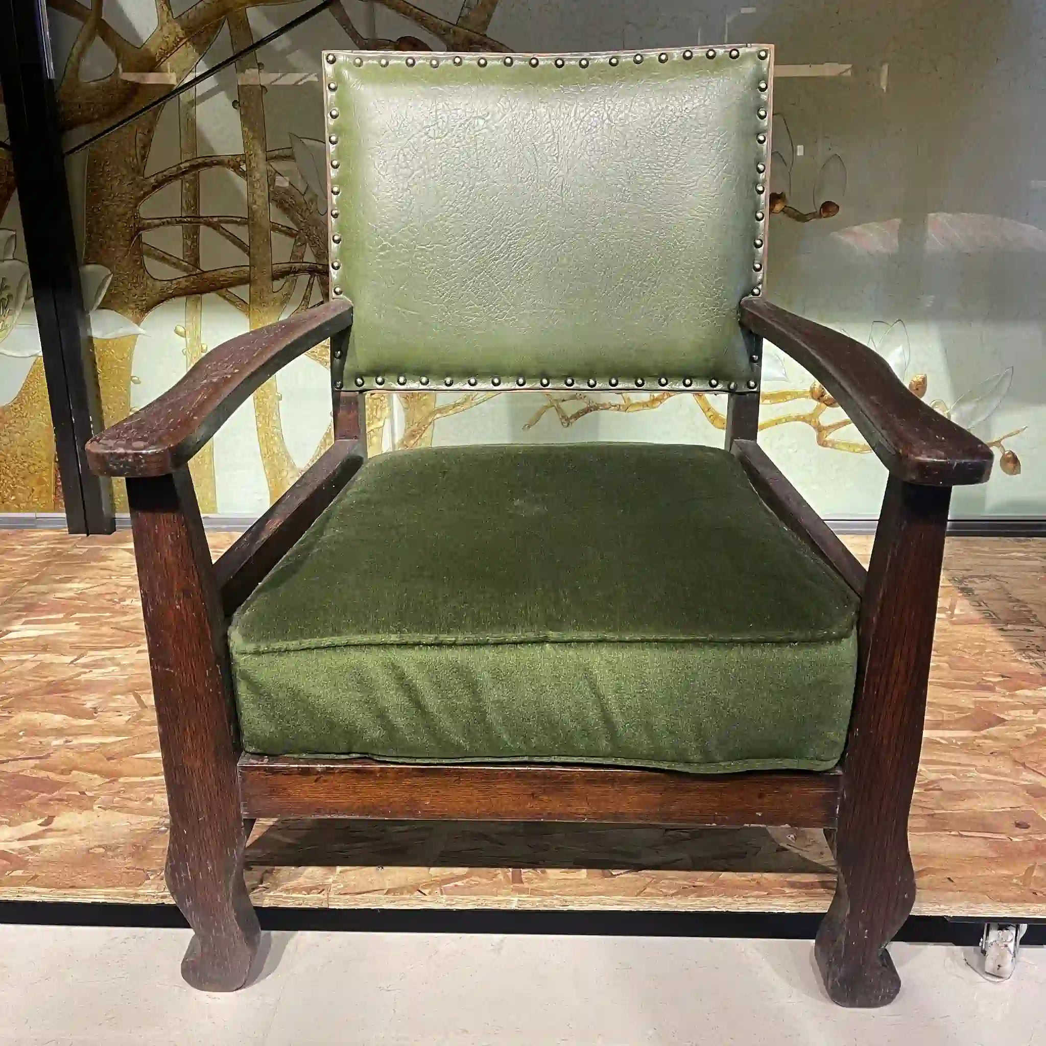 【アンティーク】 アンティーク ラウンジローチェア / イギリス