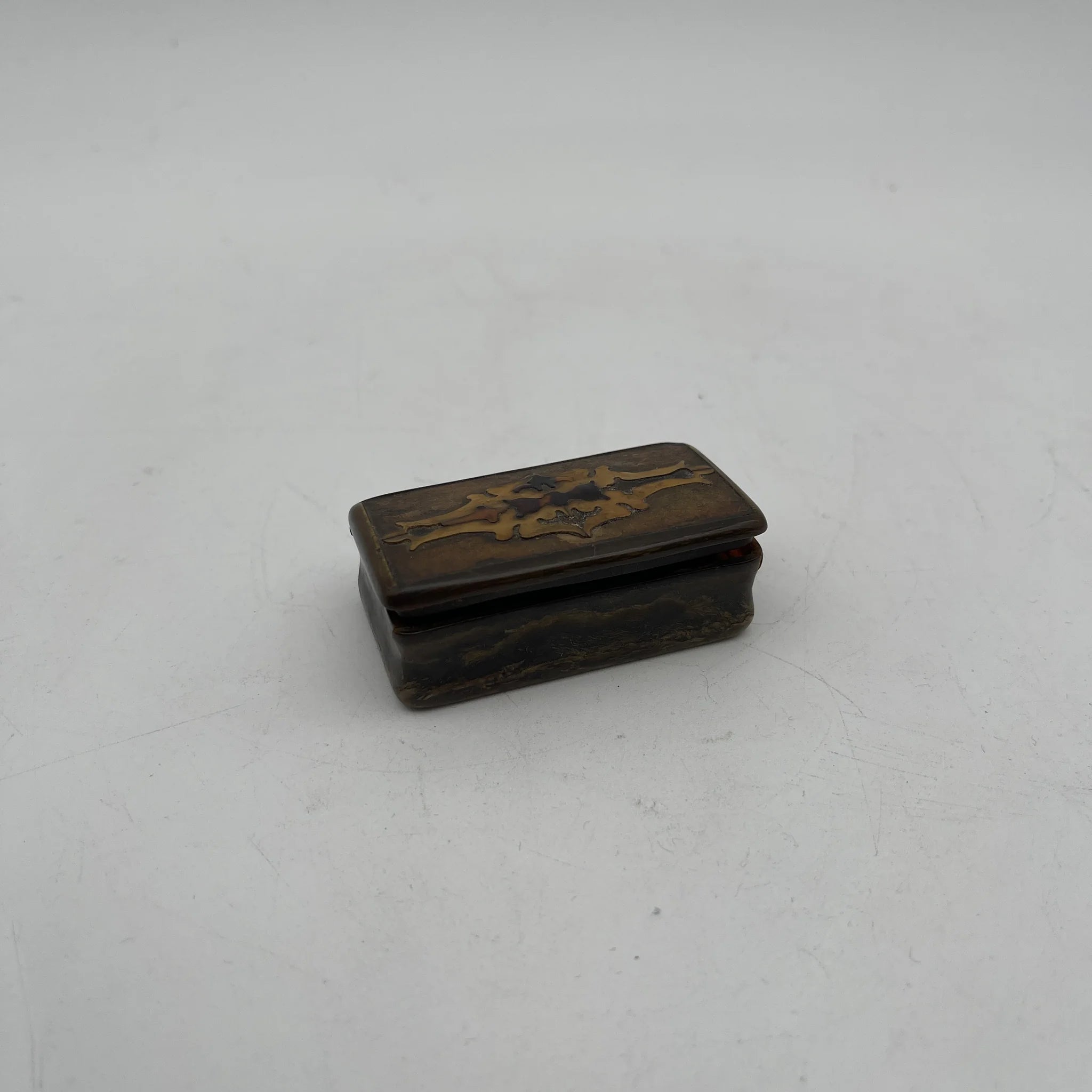 [Antique] Snuff box (accessory case) / Estimated late 19C / Tortoiseshell / France / Boule inlay