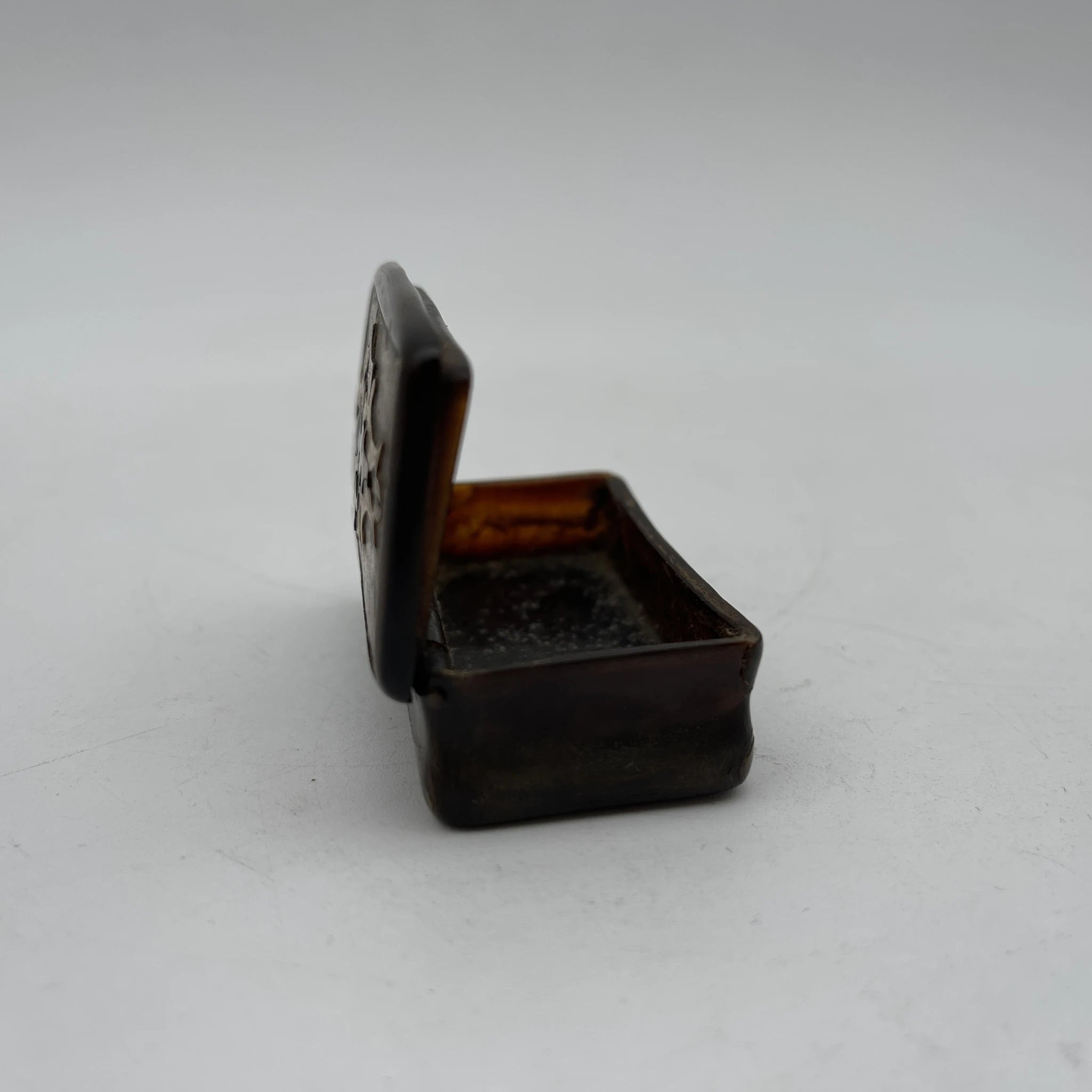 [Antique] Snuff box (accessory case) / Estimated late 19C / Tortoiseshell / France / Boule inlay