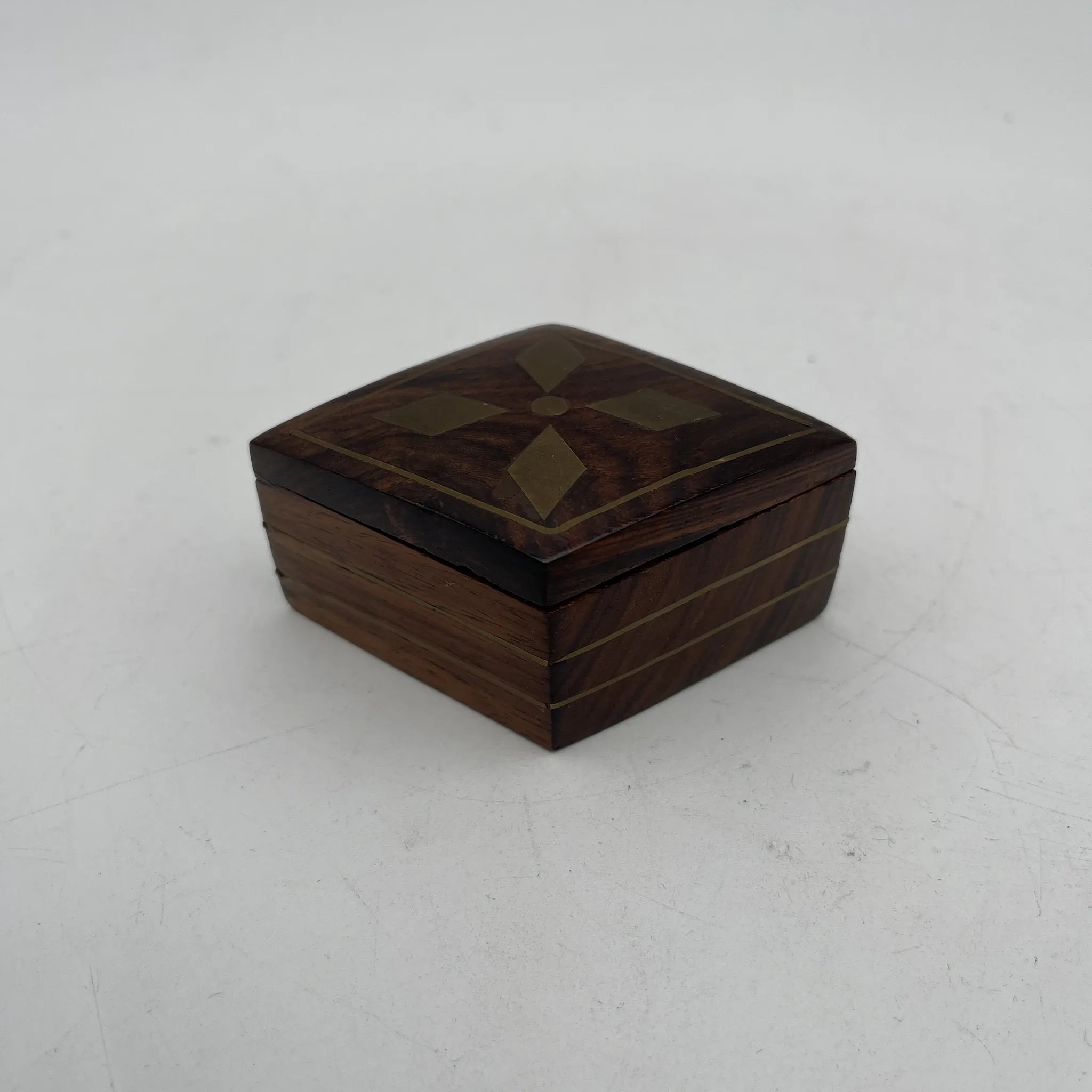 [Vintage] Trinket box / Global Village Crafts / Estimated 1970-1980s / Rosewood / England / Brass inlay