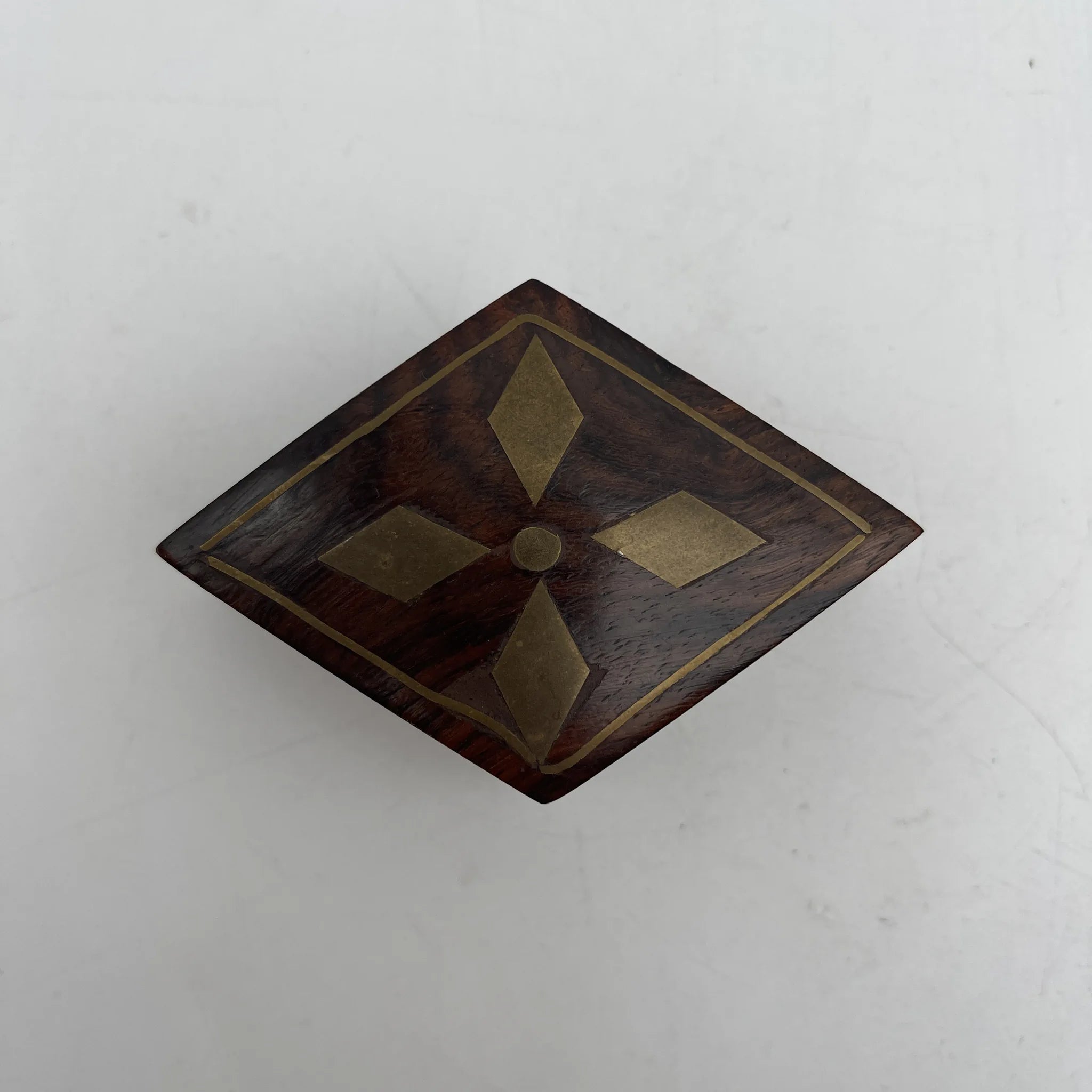 [Vintage] Trinket box / Global Village Crafts / Estimated 1970-1980s / Rosewood / England / Brass inlay