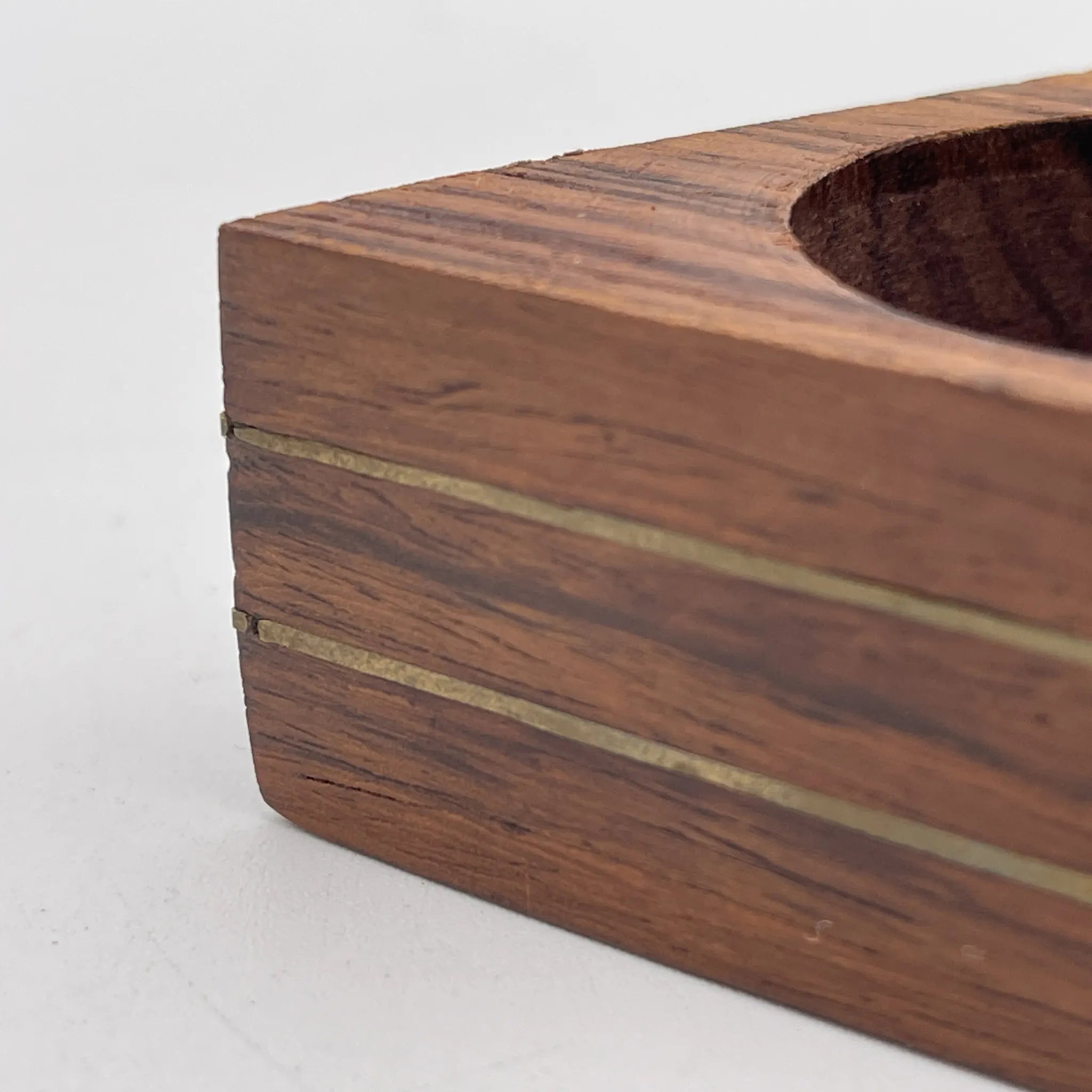 [Vintage] Trinket box / Global Village Crafts / Estimated 1970-1980s / Rosewood / England / Brass inlay