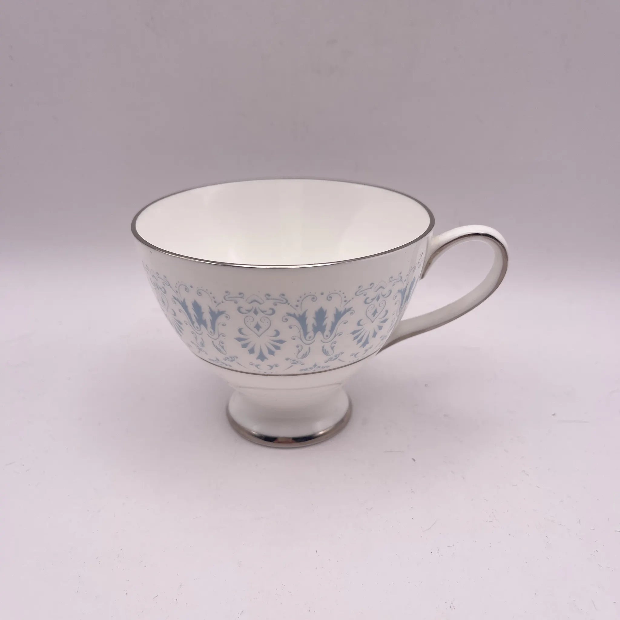 【アンティーク】 ティーカップ / Royal Chelsea(ロイヤル チェルシー) / Diadem / 1943年~1961年 / Bone China / イギリス