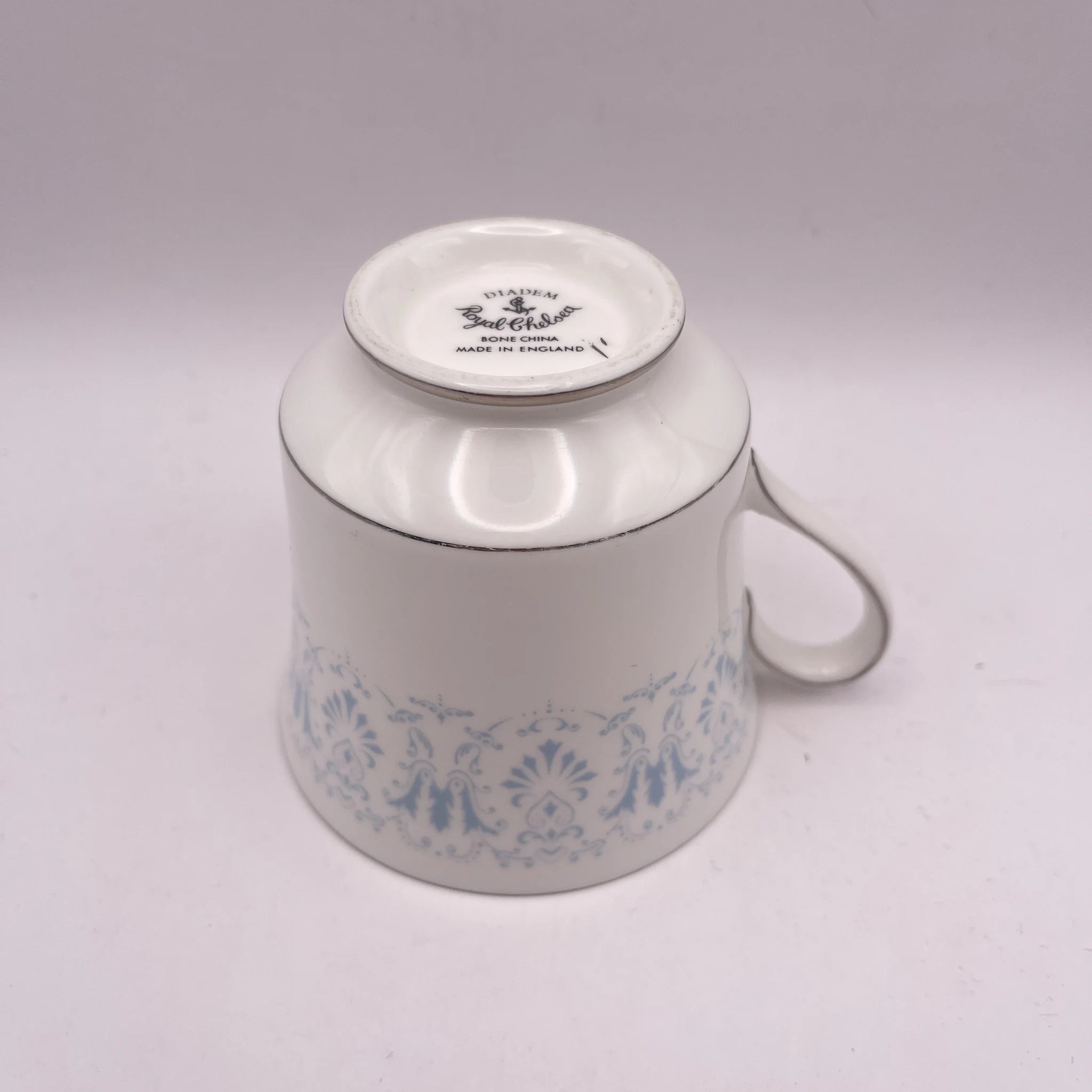 【アンティーク】 ティーカップ / Royal Chelsea(ロイヤル チェルシー) / Diadem / 1943年~1961年 / Bone China / イギリス