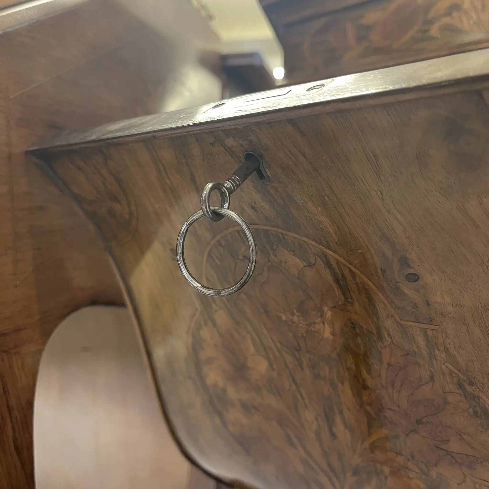 【アンティーク】 コモド コンソール / ボンベイ型 / 1900年代 / ウォールナット材 / ドイツ