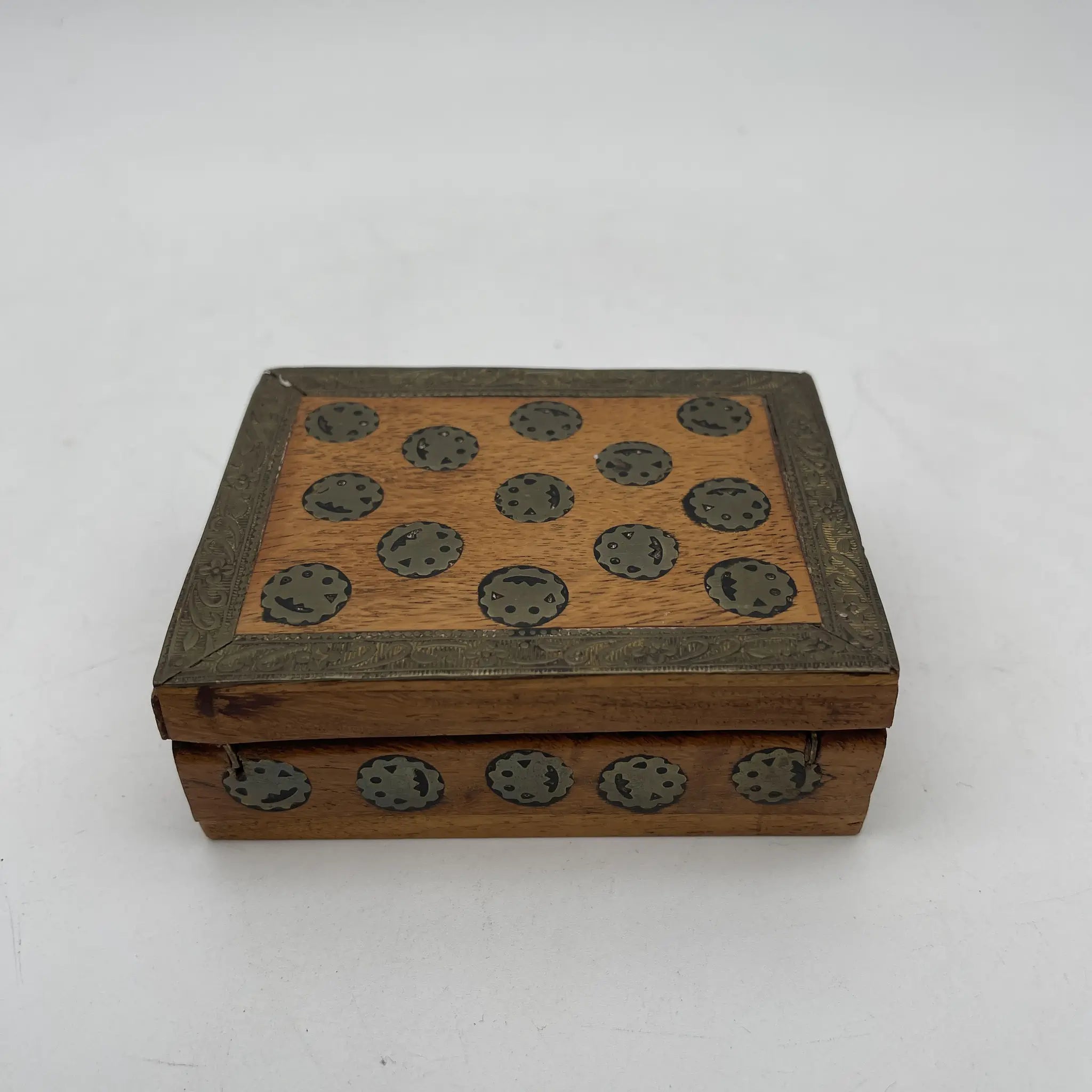 [Reuse] Trinket box (accessory case) / Estimated late 20C / Brass / India / Brass inlay