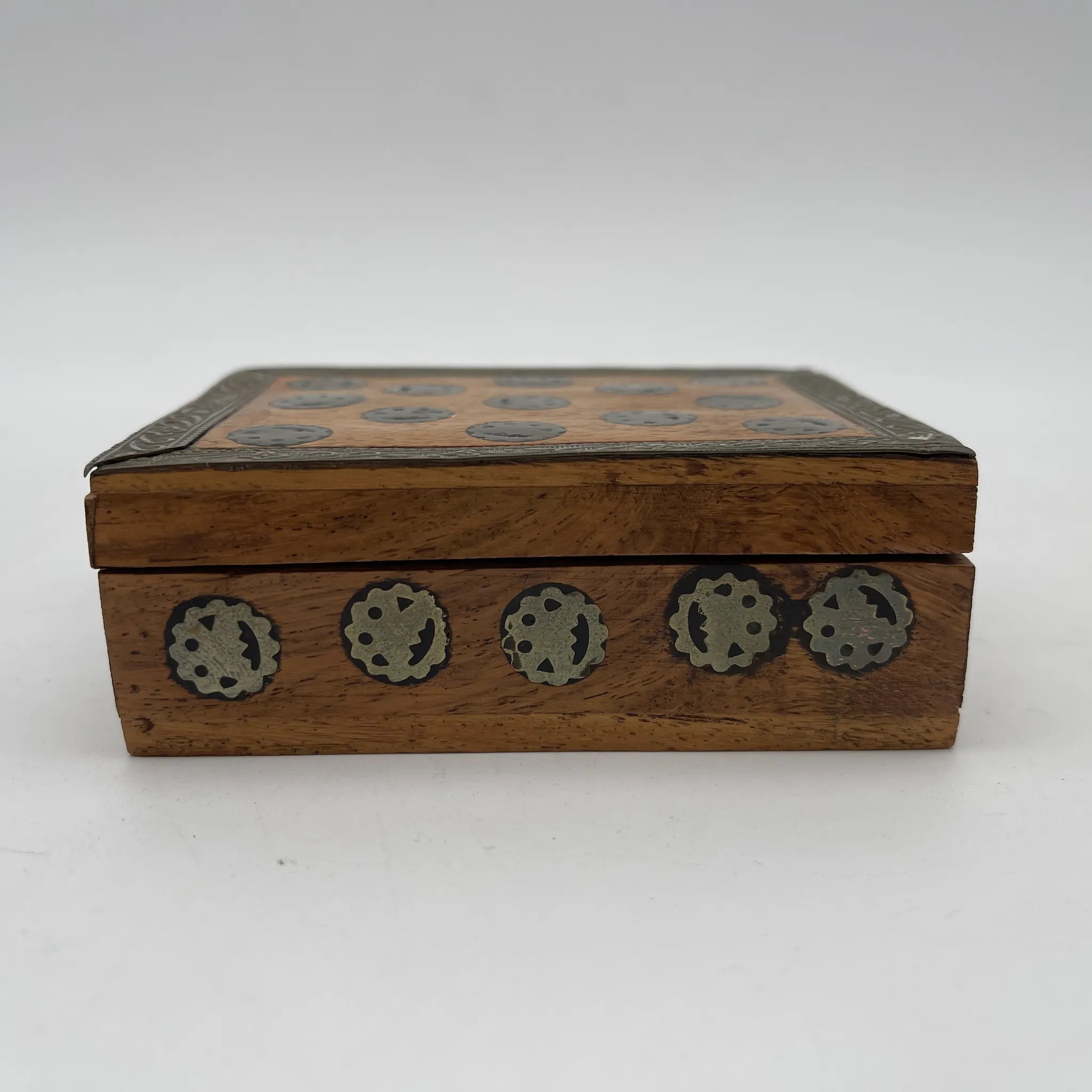 [Reuse] Trinket box (accessory case) / Estimated late 20C / Brass / India / Brass inlay