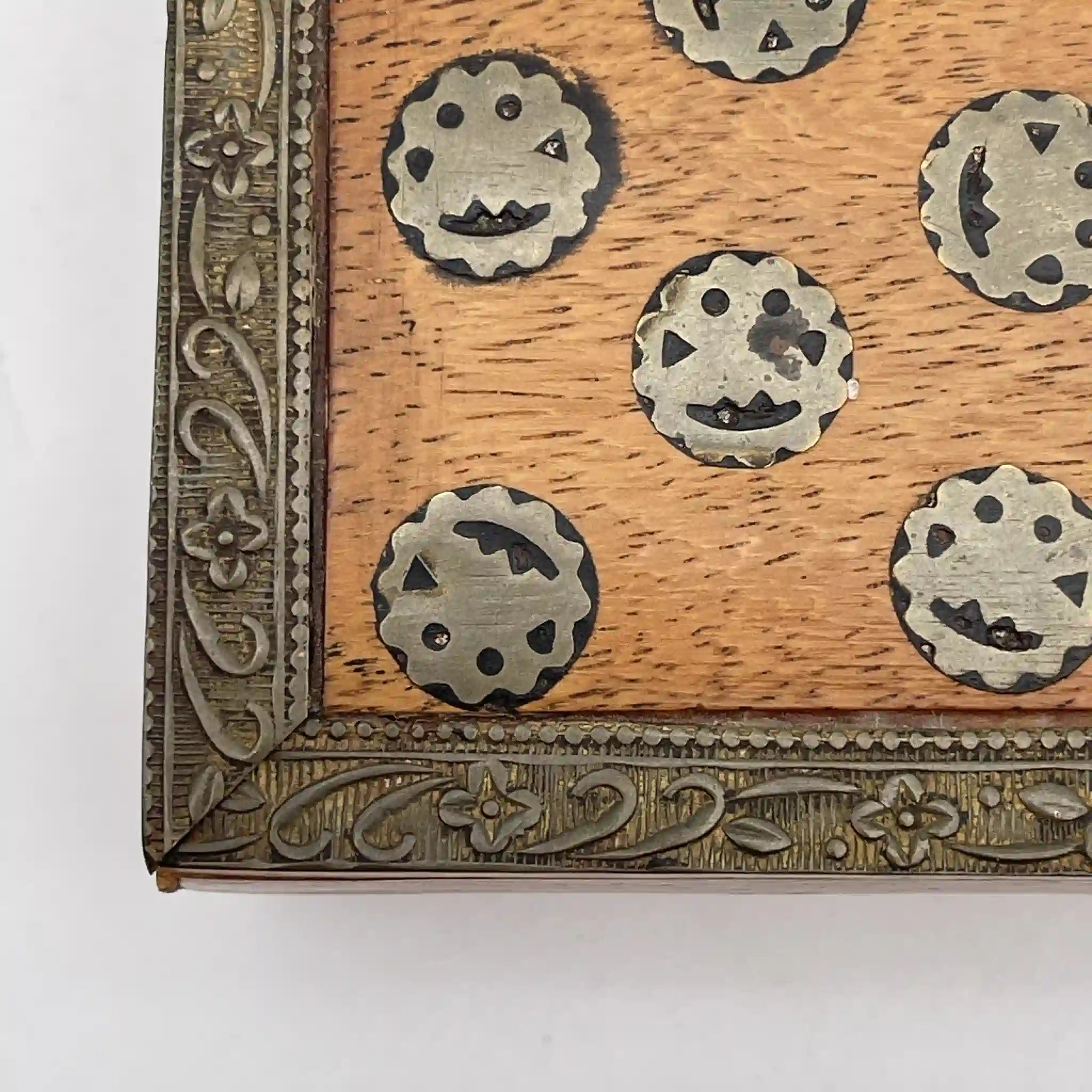 [Reuse] Trinket box (accessory case) / Estimated late 20C / Brass / India / Brass inlay
