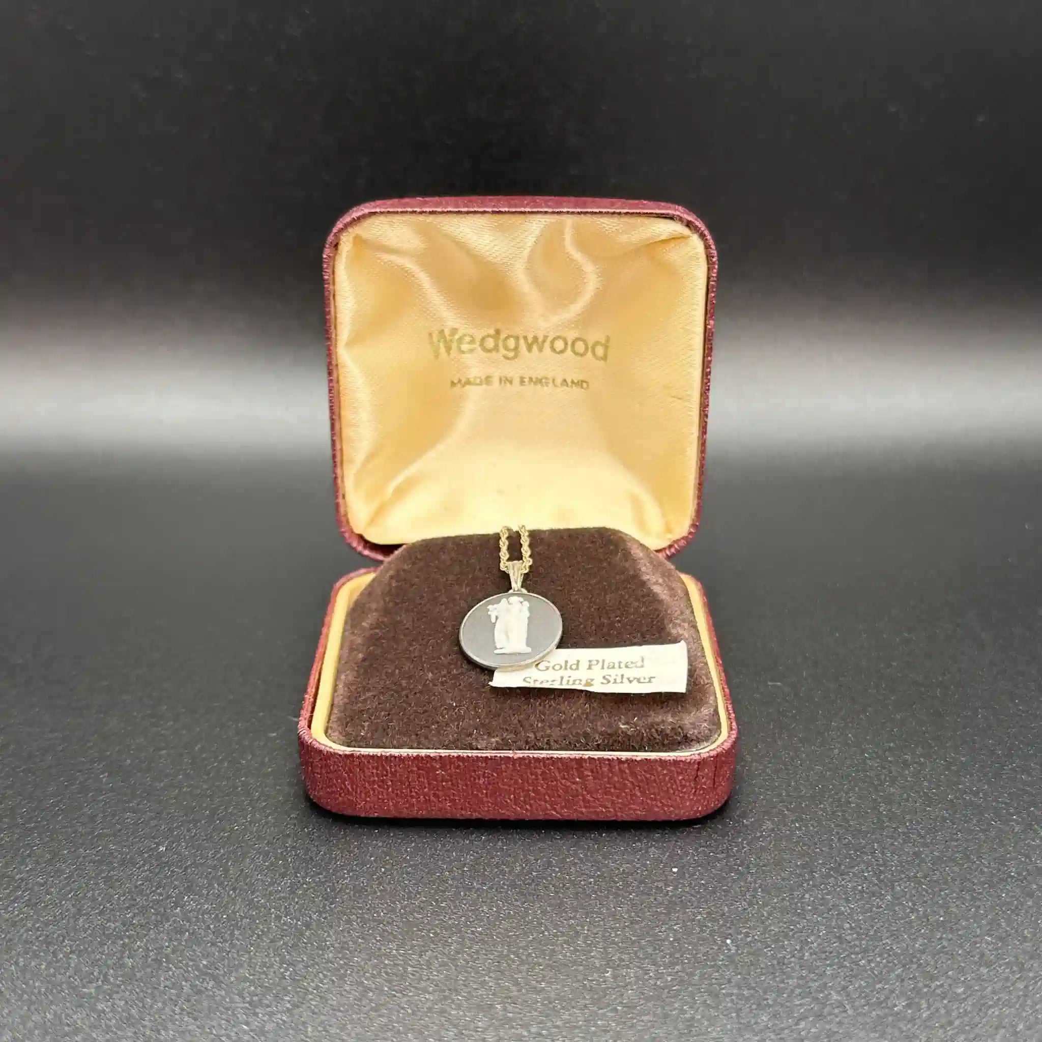 [Art/Decorations] Necklace / Wedgewood / Jasperware / Late 20C / Sterling Silver / England / Cameo, with box