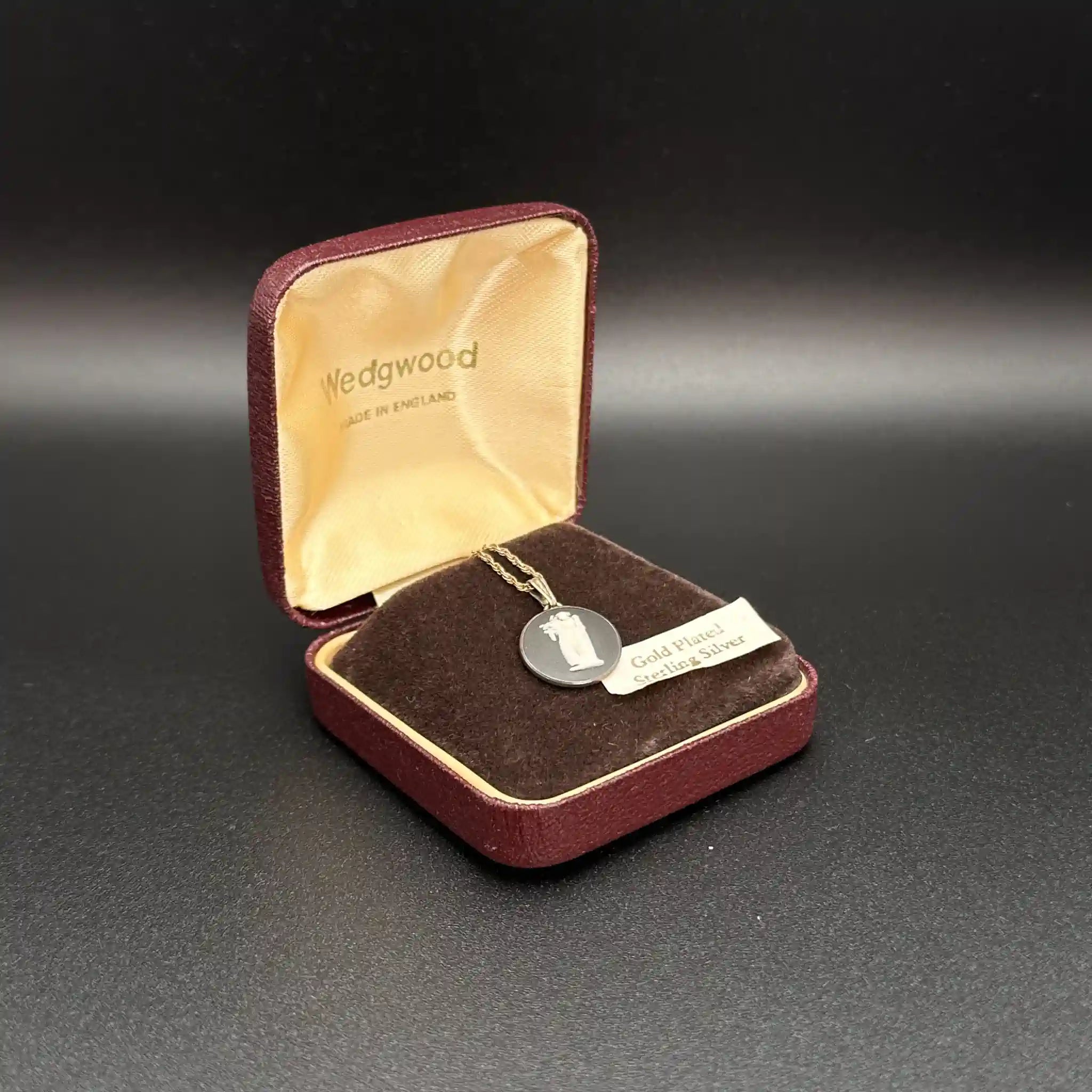 [Art/Decorations] Necklace / Wedgewood / Jasperware / Late 20C / Sterling Silver / England / Cameo, with box