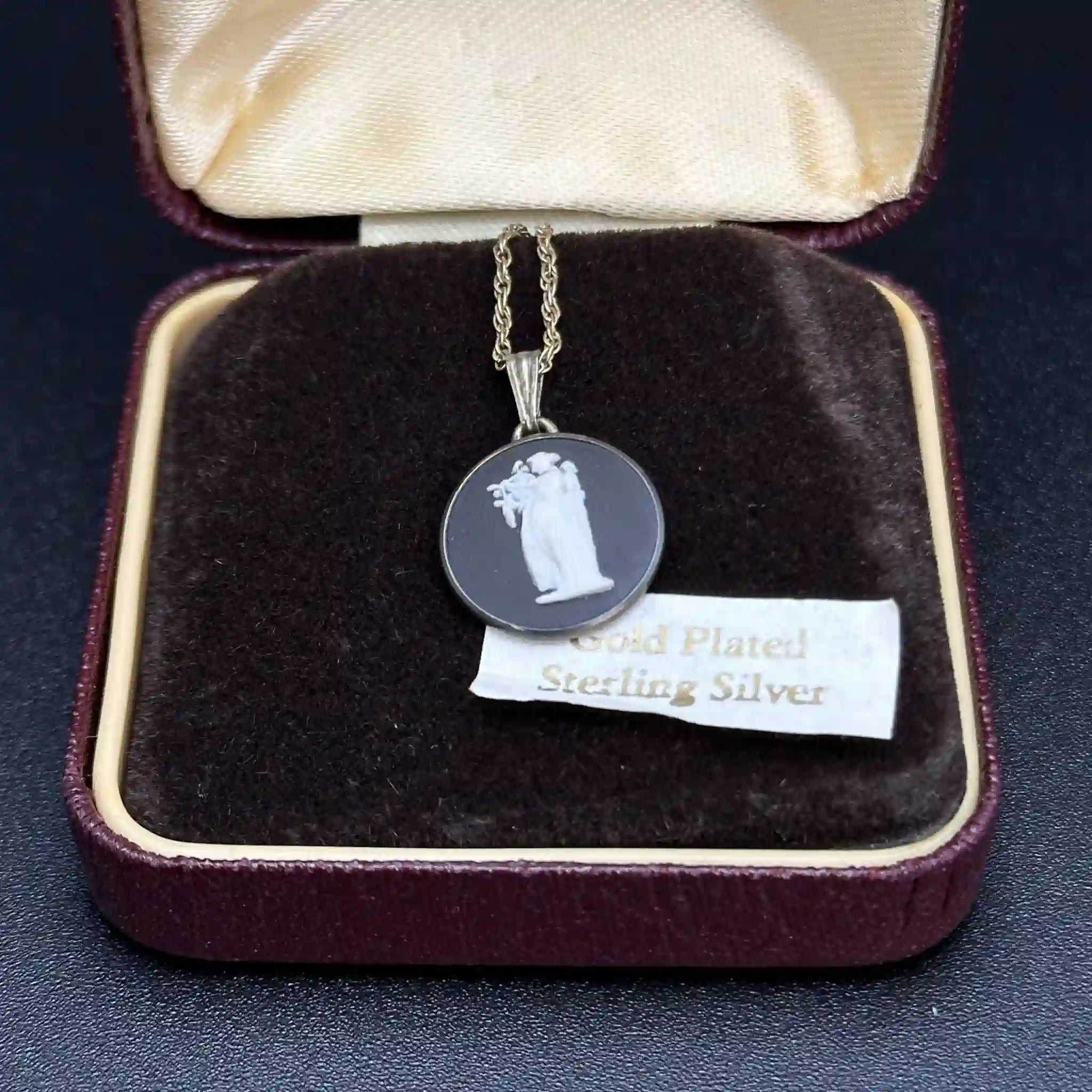 [Art/Decorations] Necklace / Wedgewood / Jasperware / Late 20C / Sterling Silver / England / Cameo, with box