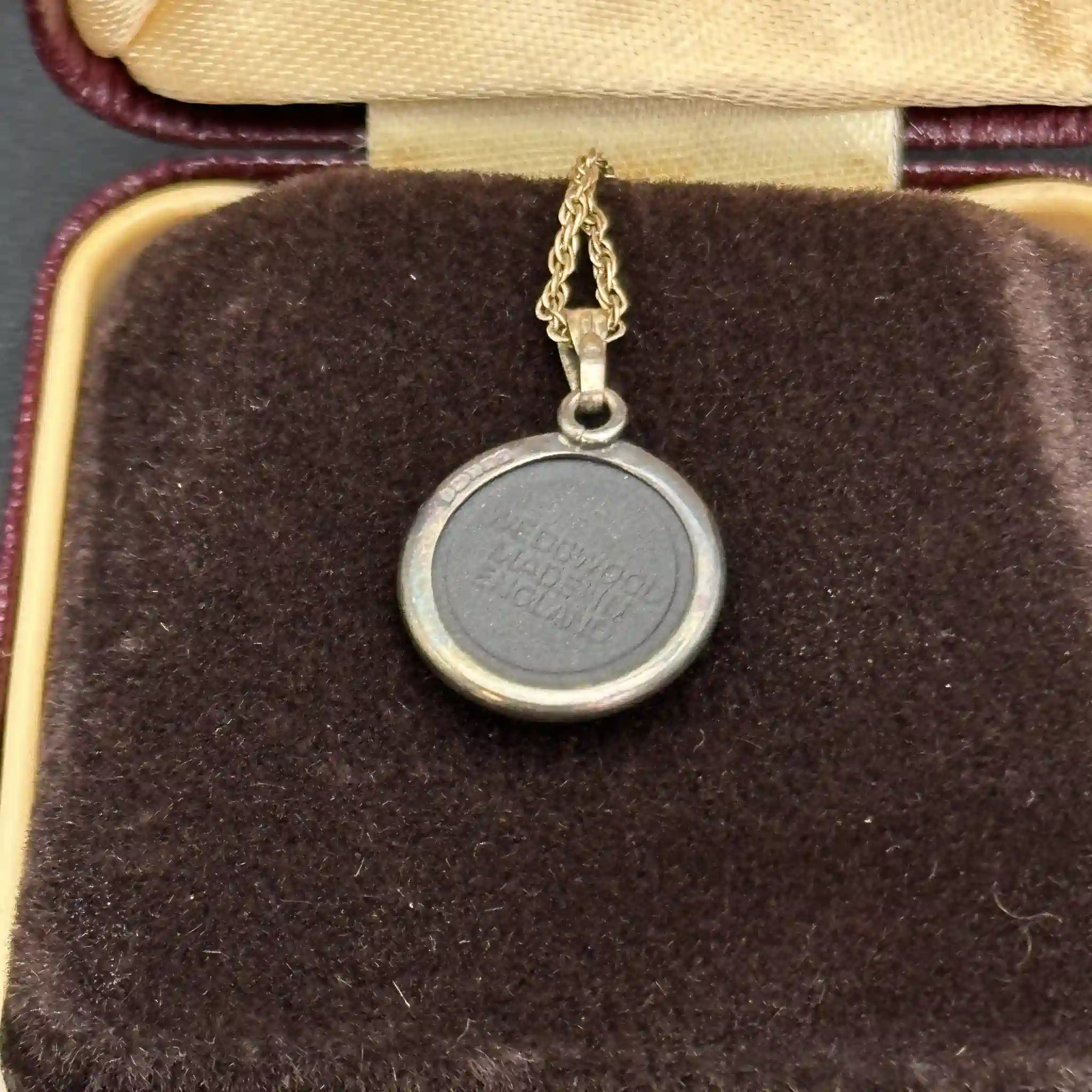 [Art/Decorations] Necklace / Wedgewood / Jasperware / Late 20C / Sterling Silver / England / Cameo, with box