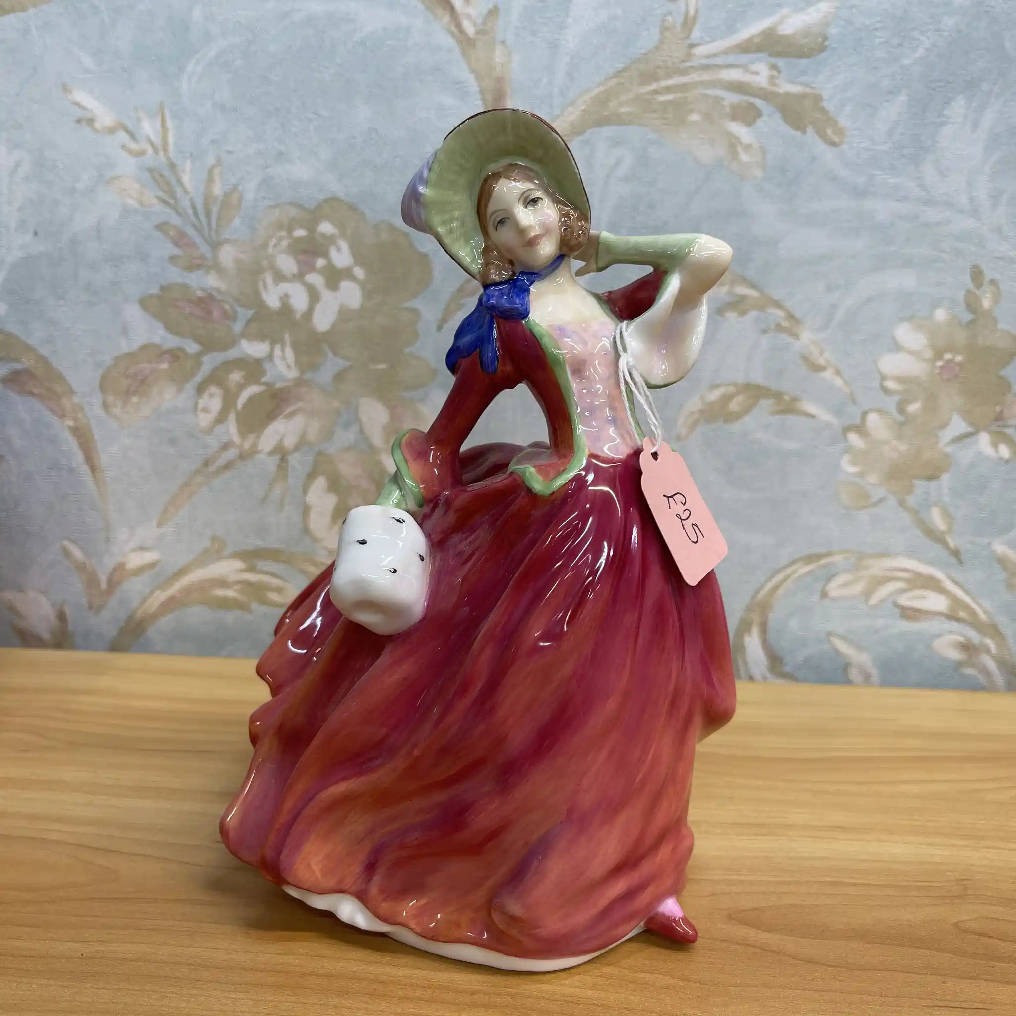 【ビンテージ】 フィギュリン (陶磁器人形) / Royal Doulton / Autumn Breezes / 20C中後期 / Bone China / イギリス / Leslie Harradine, ハンドペイント