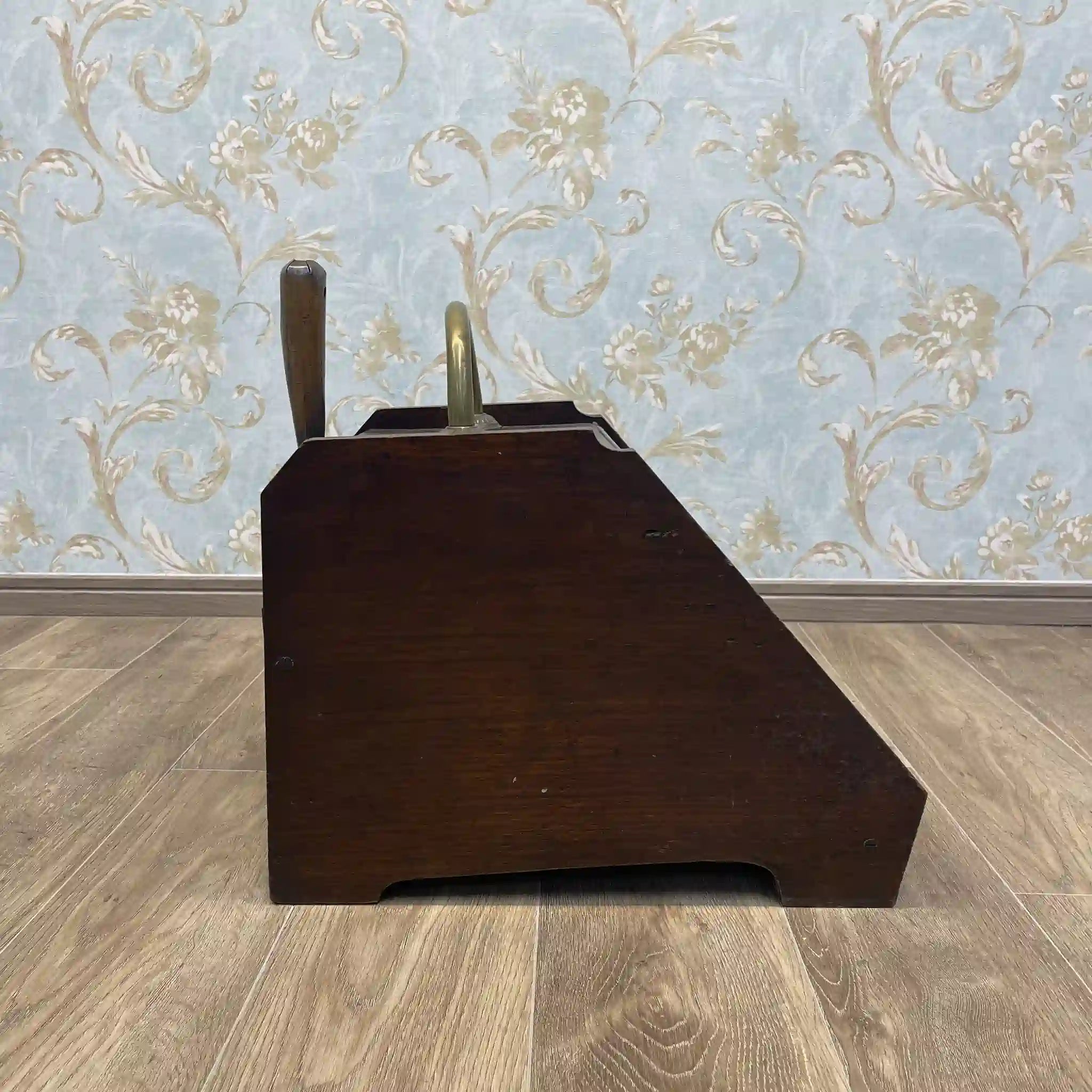 【アンティーク】 コール・スカットル(炭桶) / ヴィクトリアン様式 / 1890〜1910年代 / イギリス / 手打ち真鍮,傾斜扉