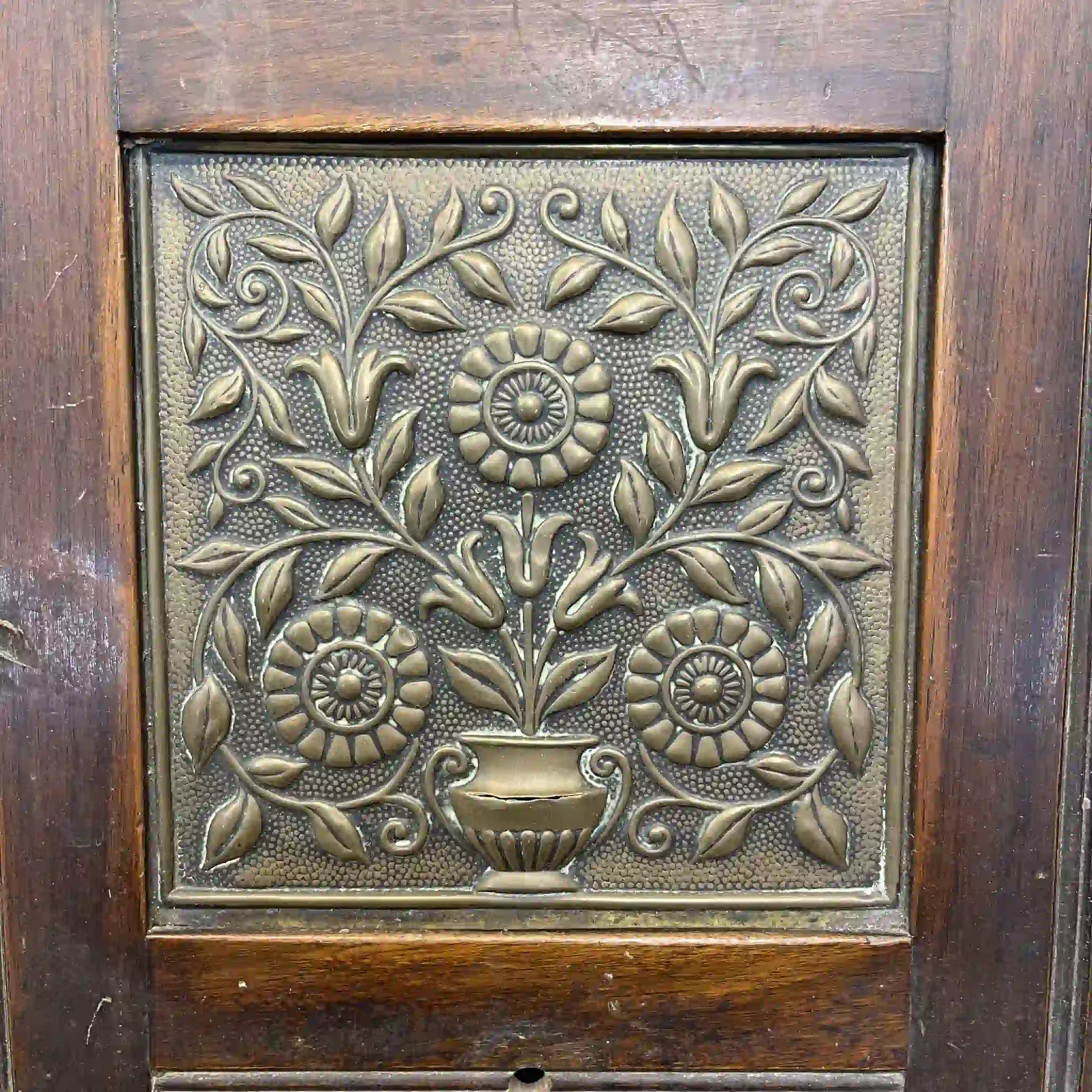 【アンティーク】 コール・スカットル(炭桶) / ヴィクトリアン様式 / 1890〜1910年代 / イギリス / 手打ち真鍮,傾斜扉