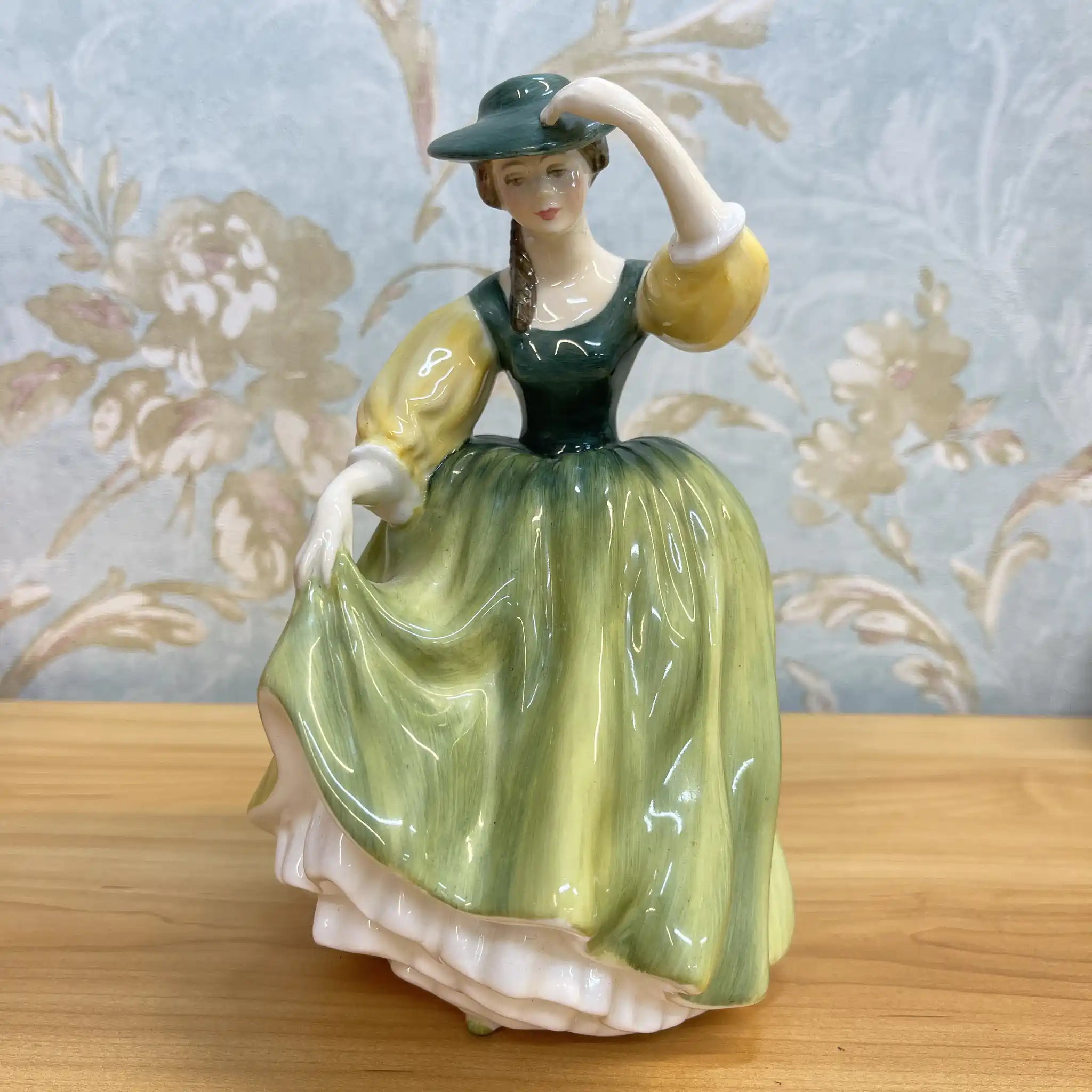 【ビンテージ】 フィギュリン (陶磁器人形) / Royal Doulton / Buttercup / 20C中後期 / Bone China / イギリス / Peggy Davies, ハンドペイント