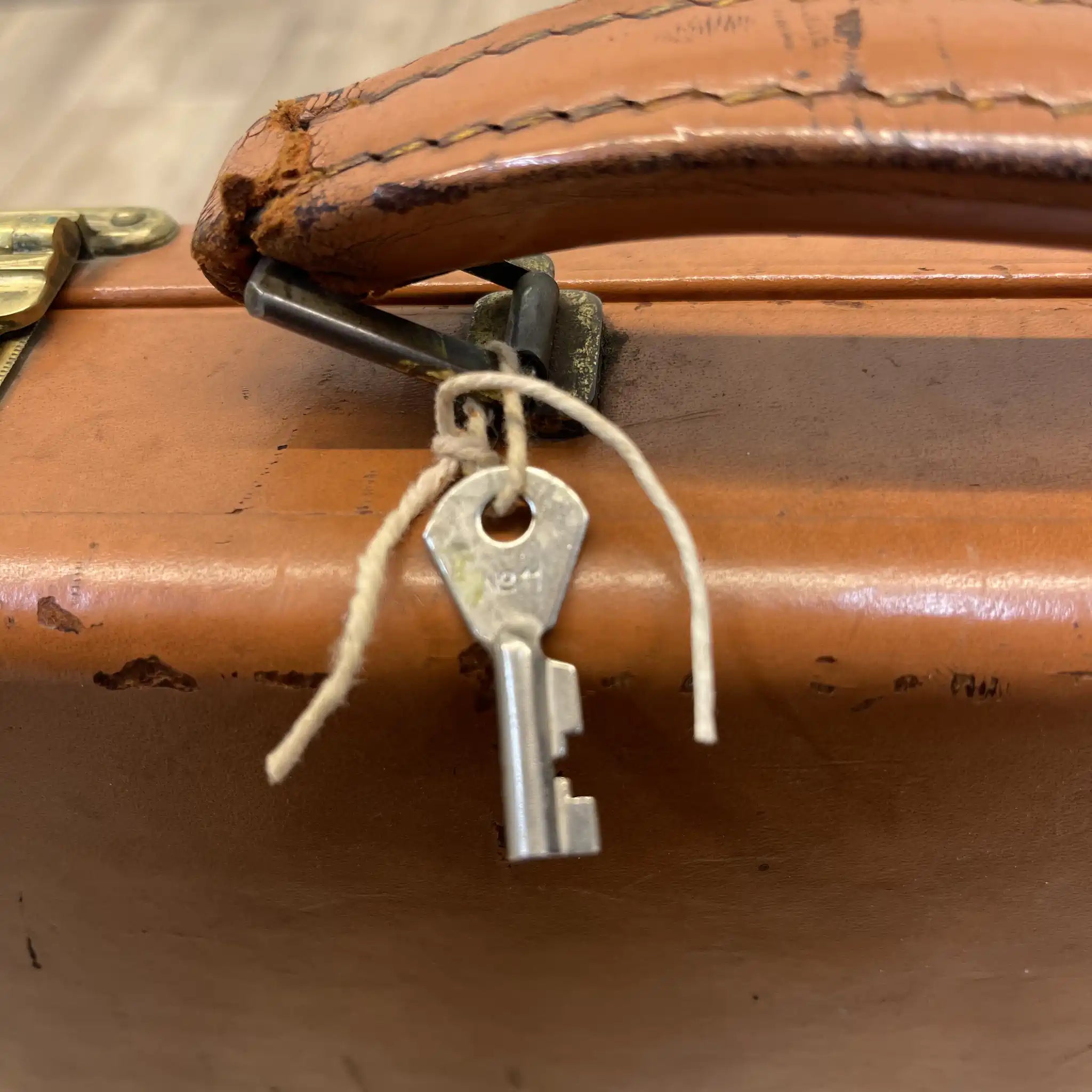 【アンティーク】 トランク(スーツケース) / 本革 / イギリス