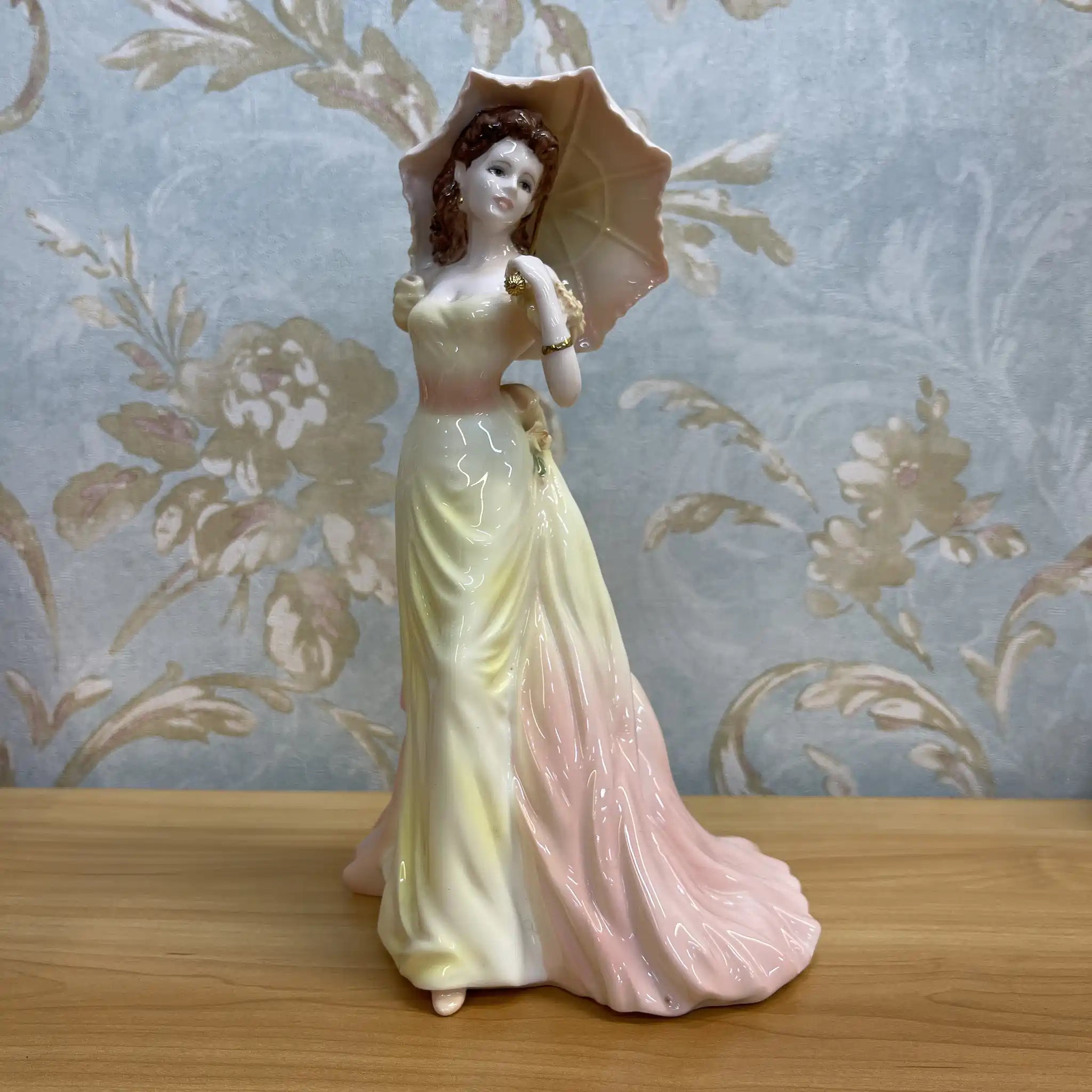 【リユース】 フィギュリン (陶磁器人形) / Coalport / Ladies of Fashion / Vicky / 推定2000前後 / Bone China / イギリス / Jack Glynn, ハンドペイント