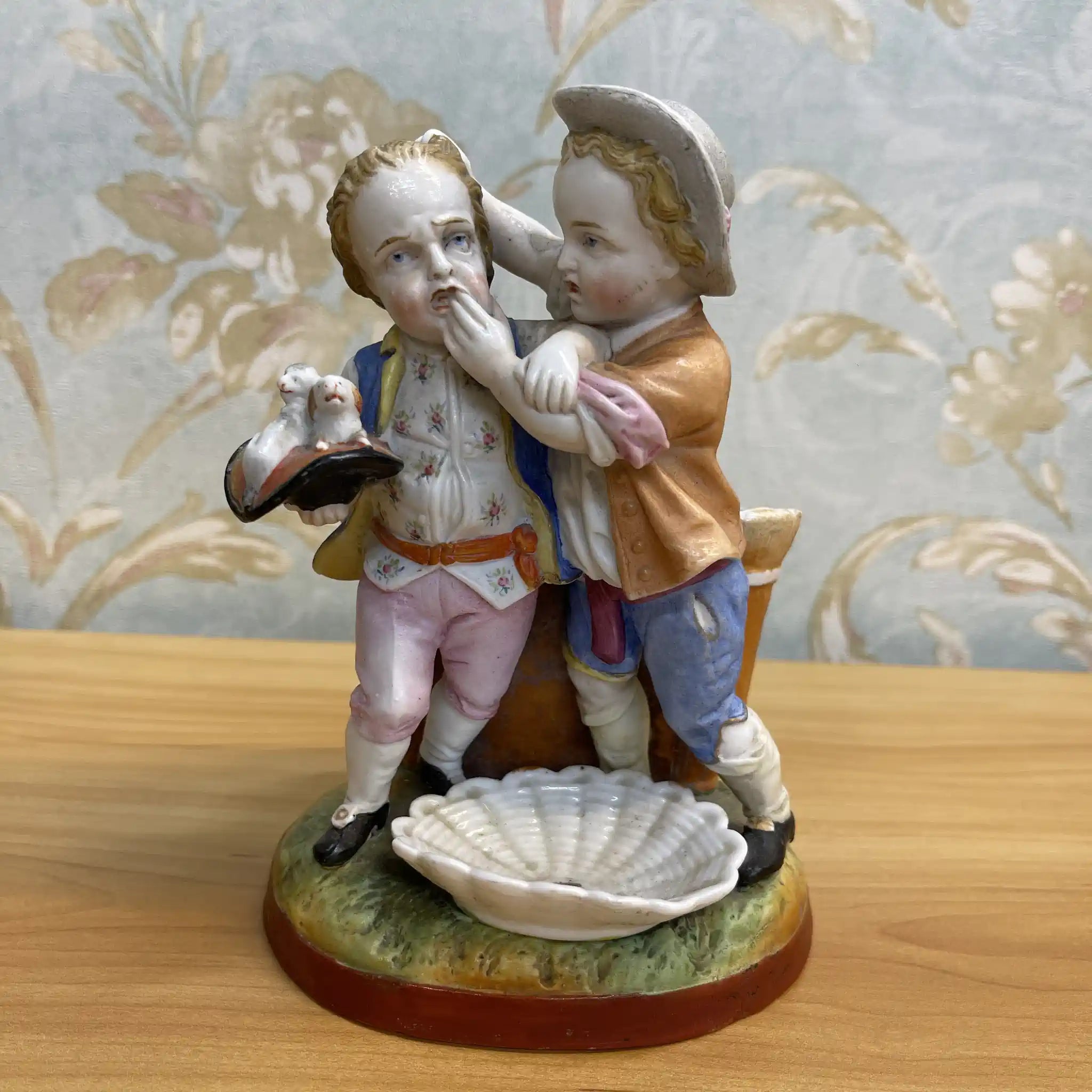 【ビンテージ】 フィギュリン (陶磁器人形) / 推定20C前中期 / 磁器 / ヨーロッパ / ハンドペイント