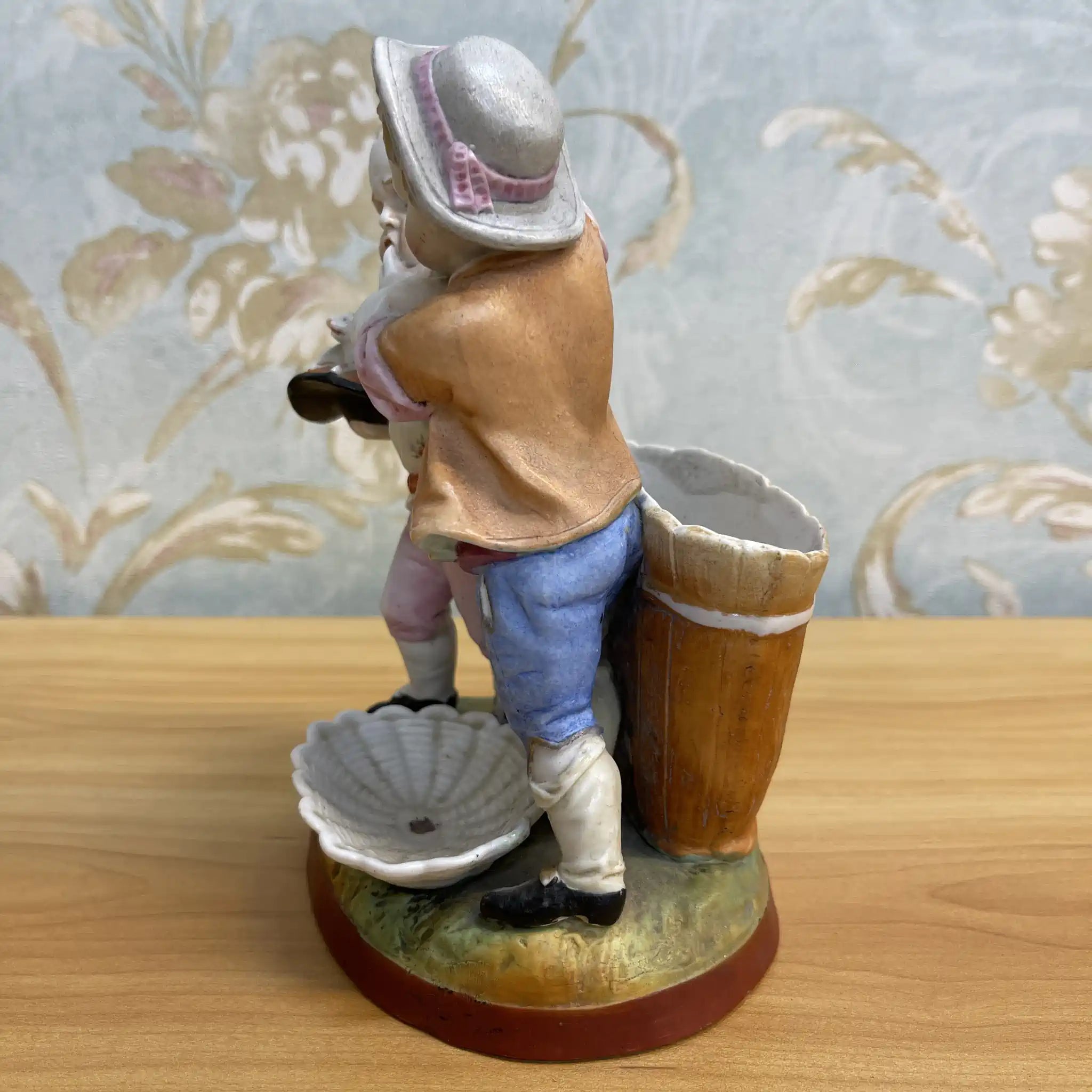 【ビンテージ】 フィギュリン (陶磁器人形) / 推定20C前中期 / 磁器 / ヨーロッパ / ハンドペイント