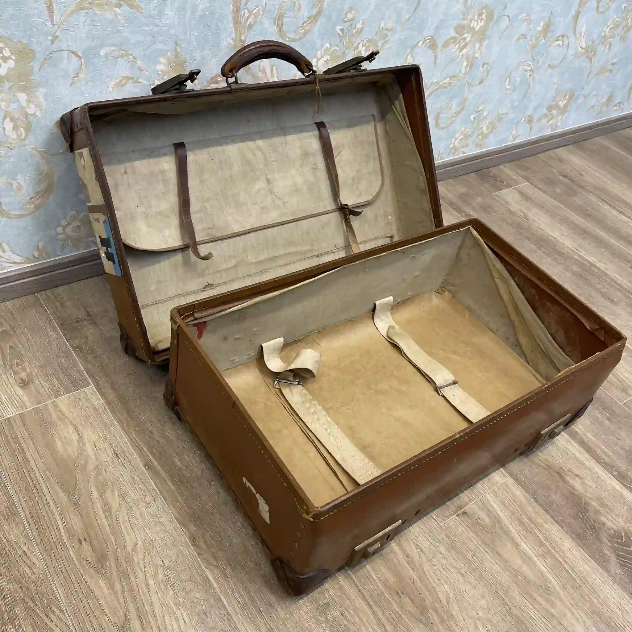 【アンティーク】 トランク(スーツケース) / 本革 / イギリス