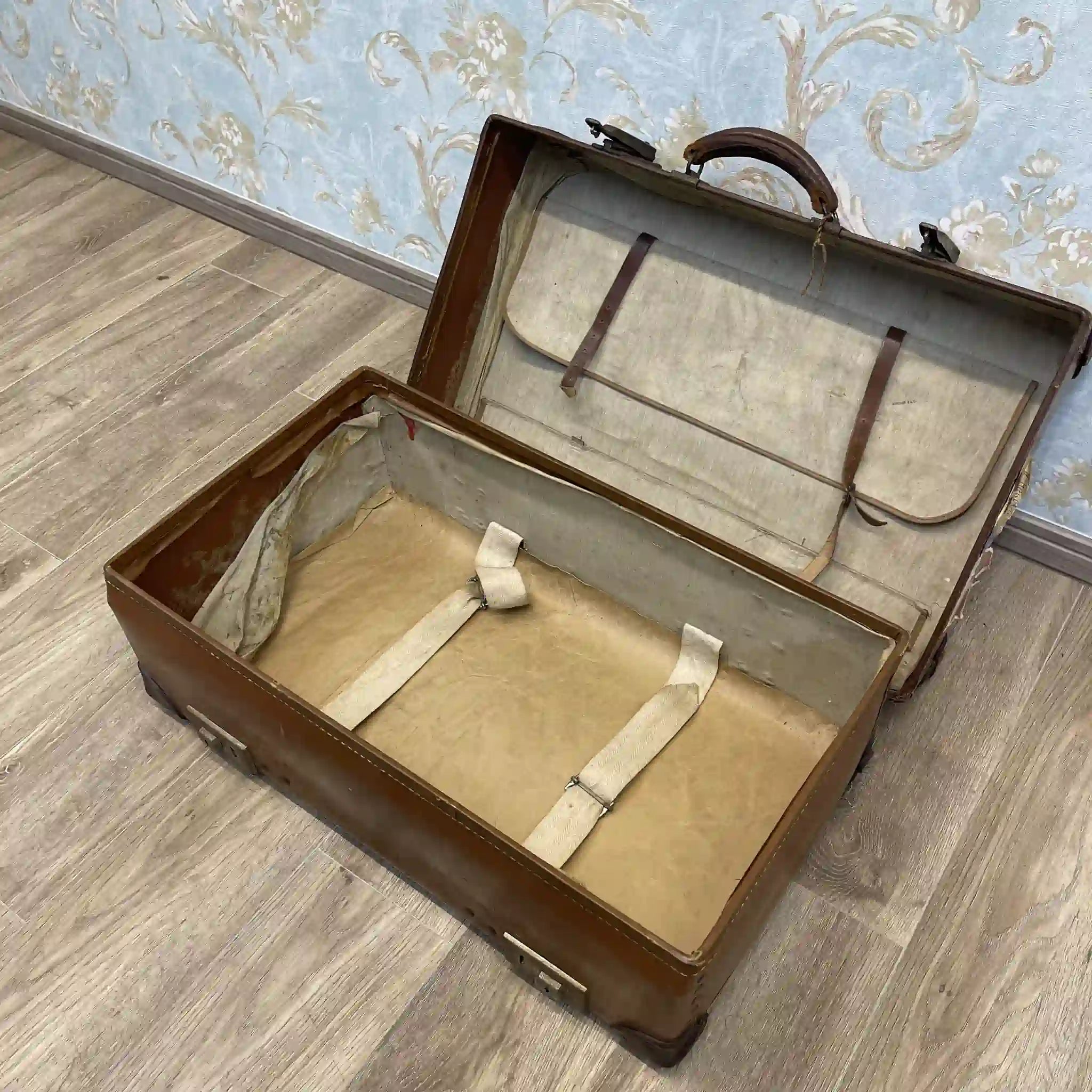 【アンティーク】 トランク(スーツケース) / 本革 / イギリス