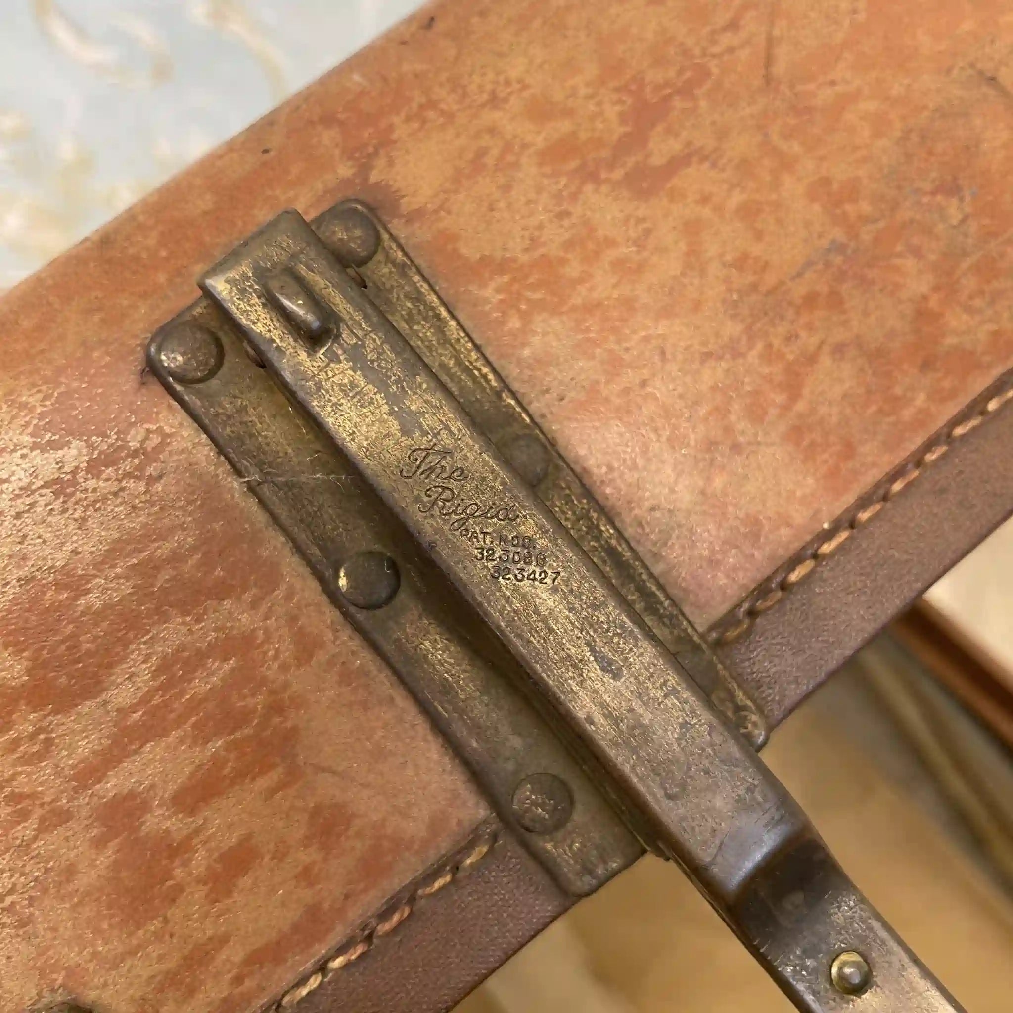 【アンティーク】 トランク(スーツケース) / 本革 / イギリス