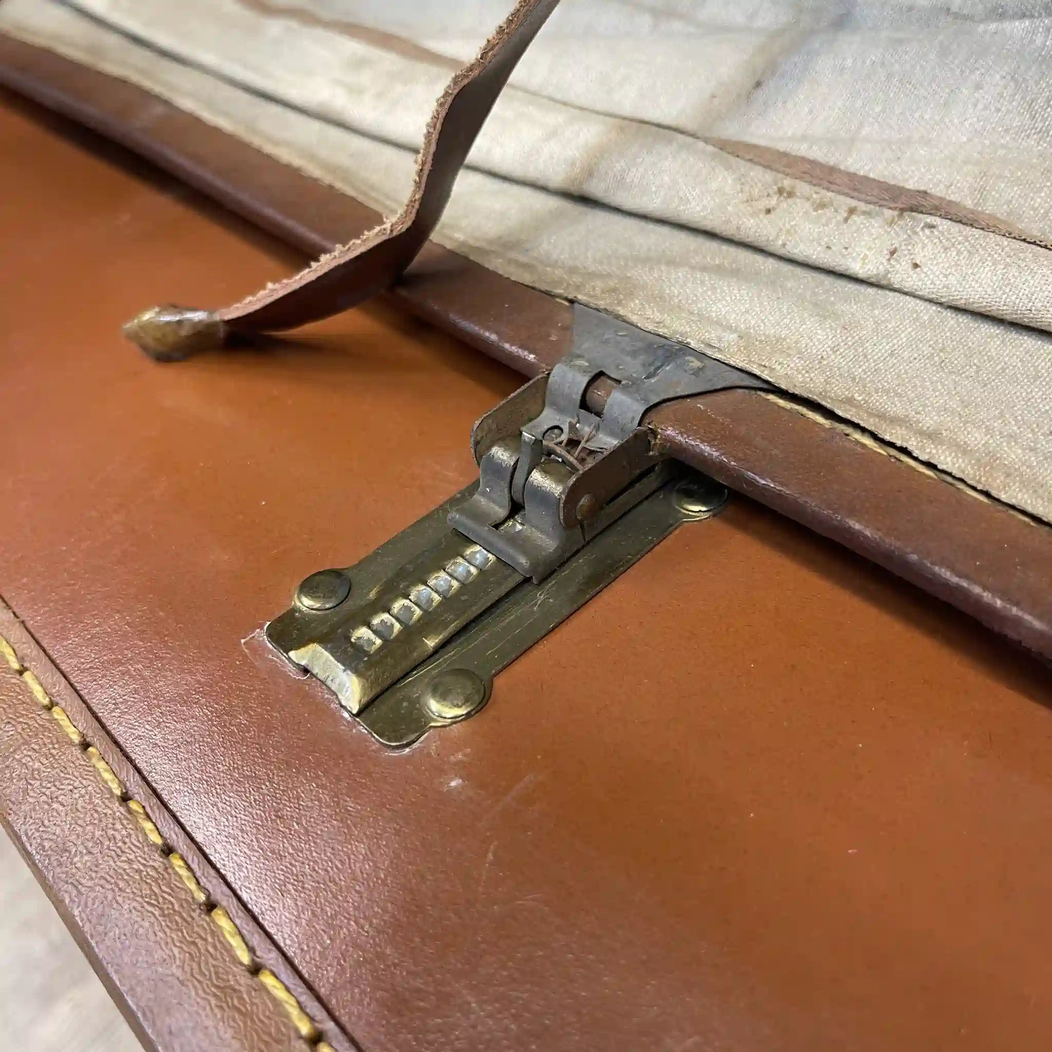 【アンティーク】 トランク(スーツケース) / 本革 / イギリス