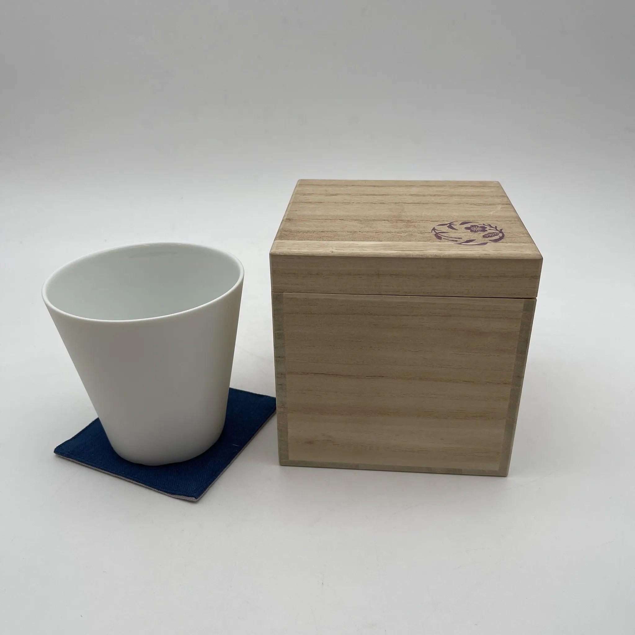 【再利用】杯子/ WDH /瓷器/日本/有盒，浮雕，樱花