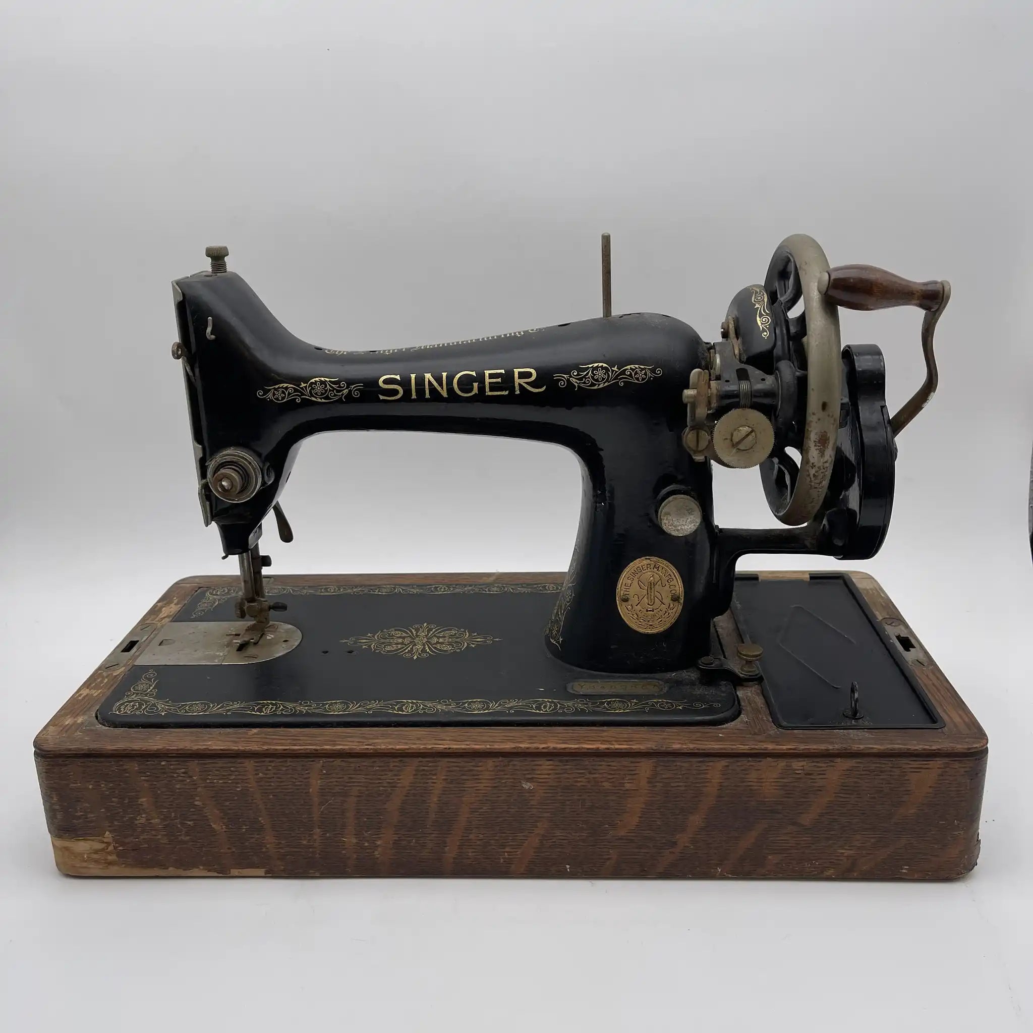 【ビンテージ】 手回しミシン / Singer (シンガー) / 1930s / オーク材 / イギリス / ケース付, 説明書付