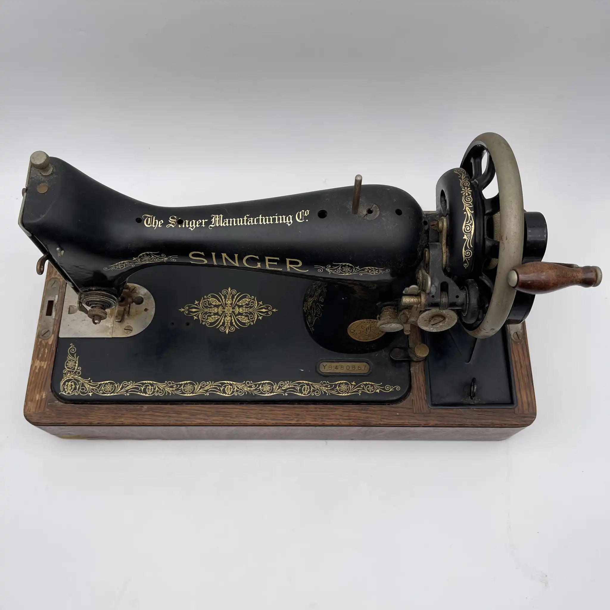 【ビンテージ】 手回しミシン / Singer (シンガー) / 1930s / オーク材 / イギリス / ケース付, 説明書付