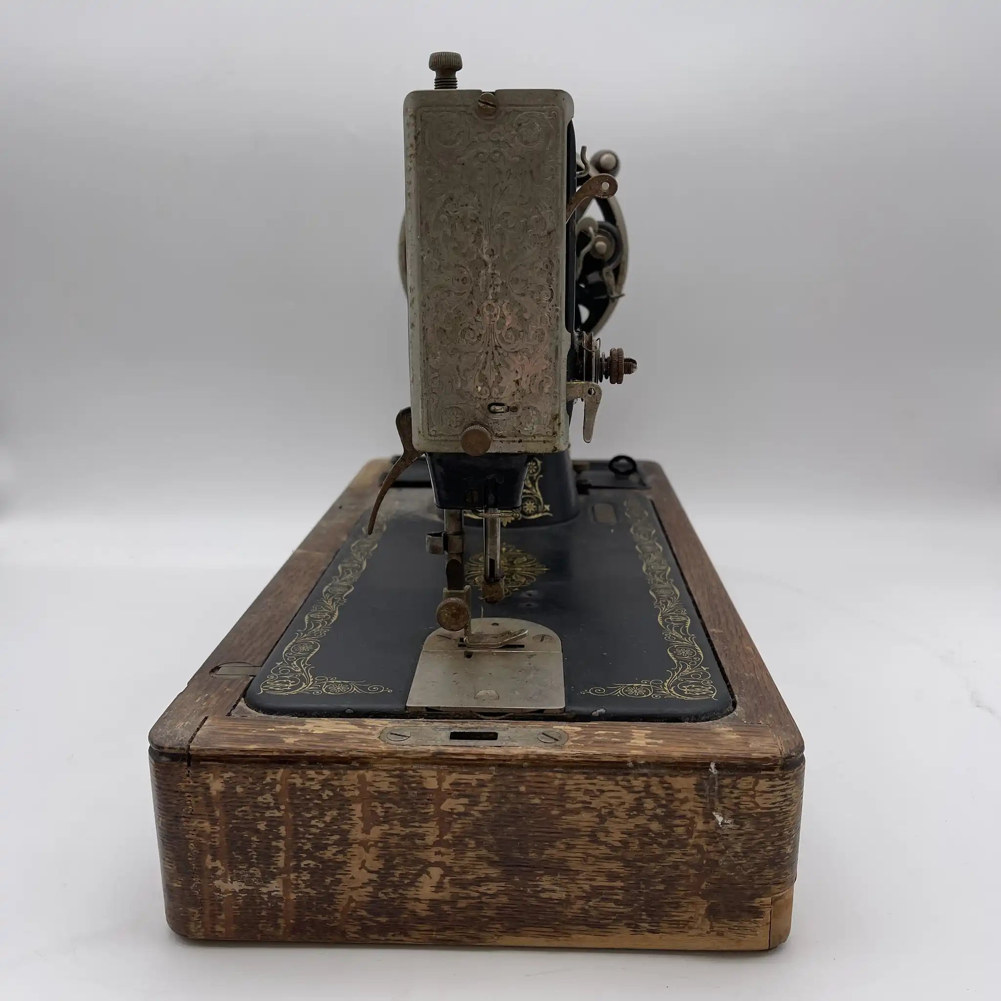 [Vintage] Hand-cranked sewing machine / Singer / 1930s / Oak / England / Case included, manual included