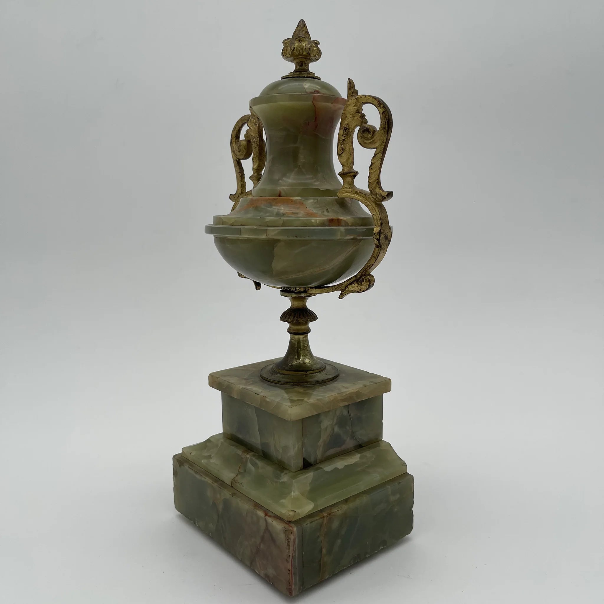 Vintage decorative vase / Neoclassicism / Early 20th century / England