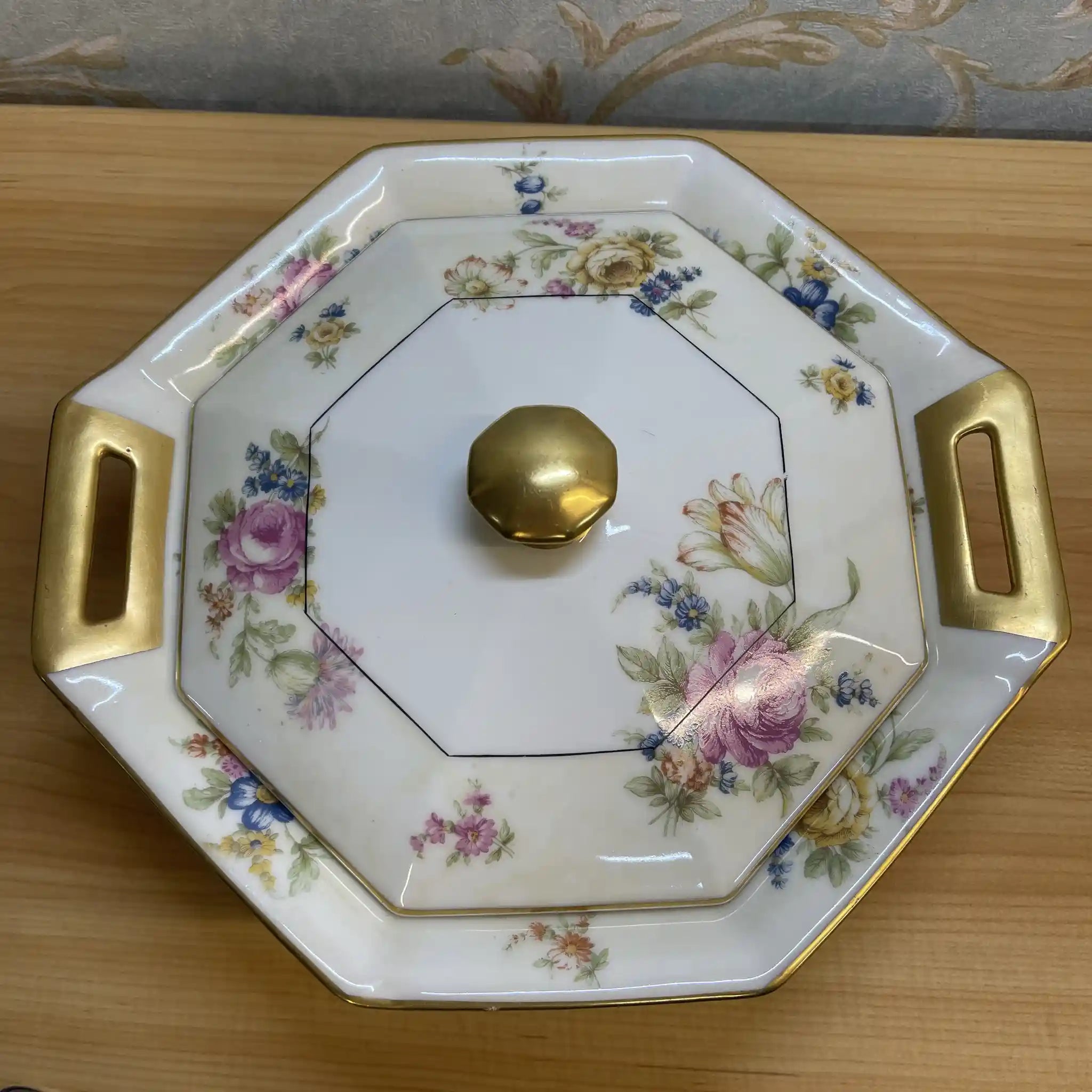 【アンティーク】 蓋付きベジタブルディッシュ (チュリーン) / Theodore Haviland (セオドア・アビランド) / Nosegay / 推定20C前中期 / 磁器 / フランス / ブーケ, 金彩, 八角形