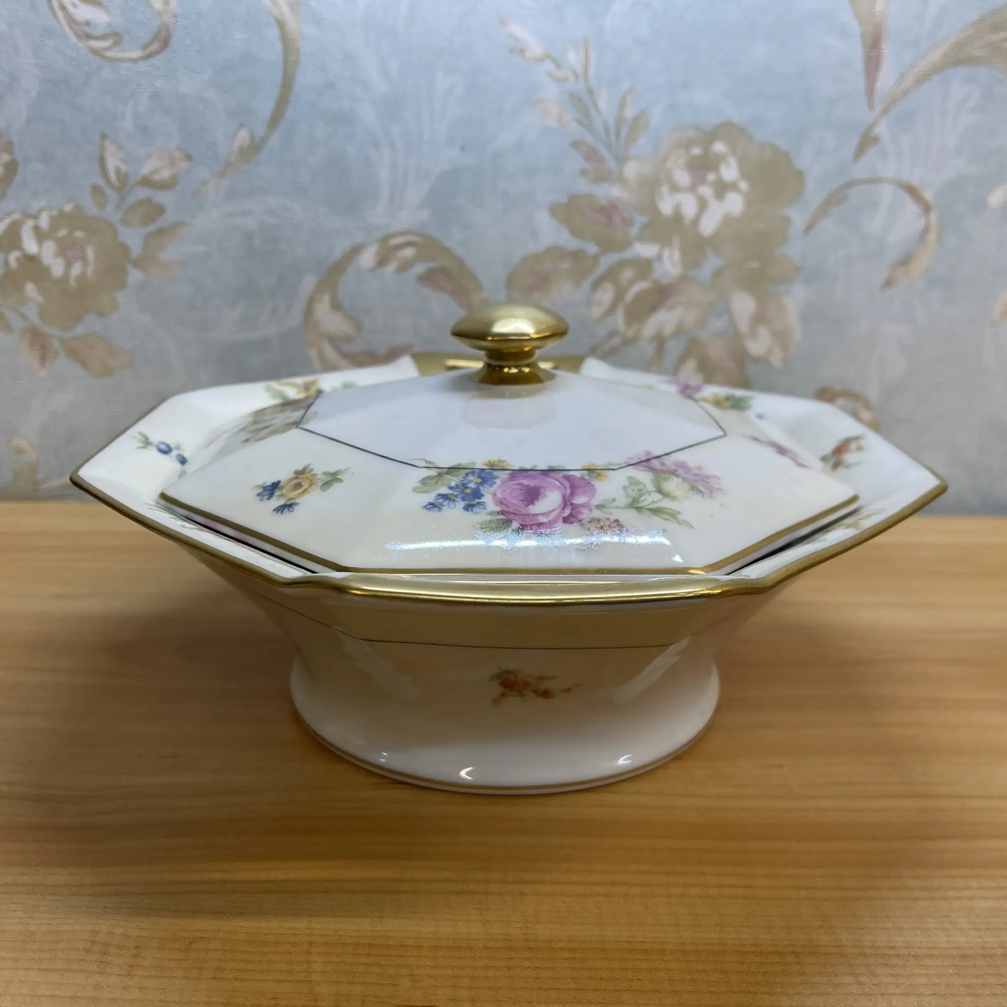 【アンティーク】 蓋付きベジタブルディッシュ (チュリーン) / Theodore Haviland (セオドア・アビランド) / Nosegay / 推定20C前中期 / 磁器 / フランス / ブーケ, 金彩, 八角形