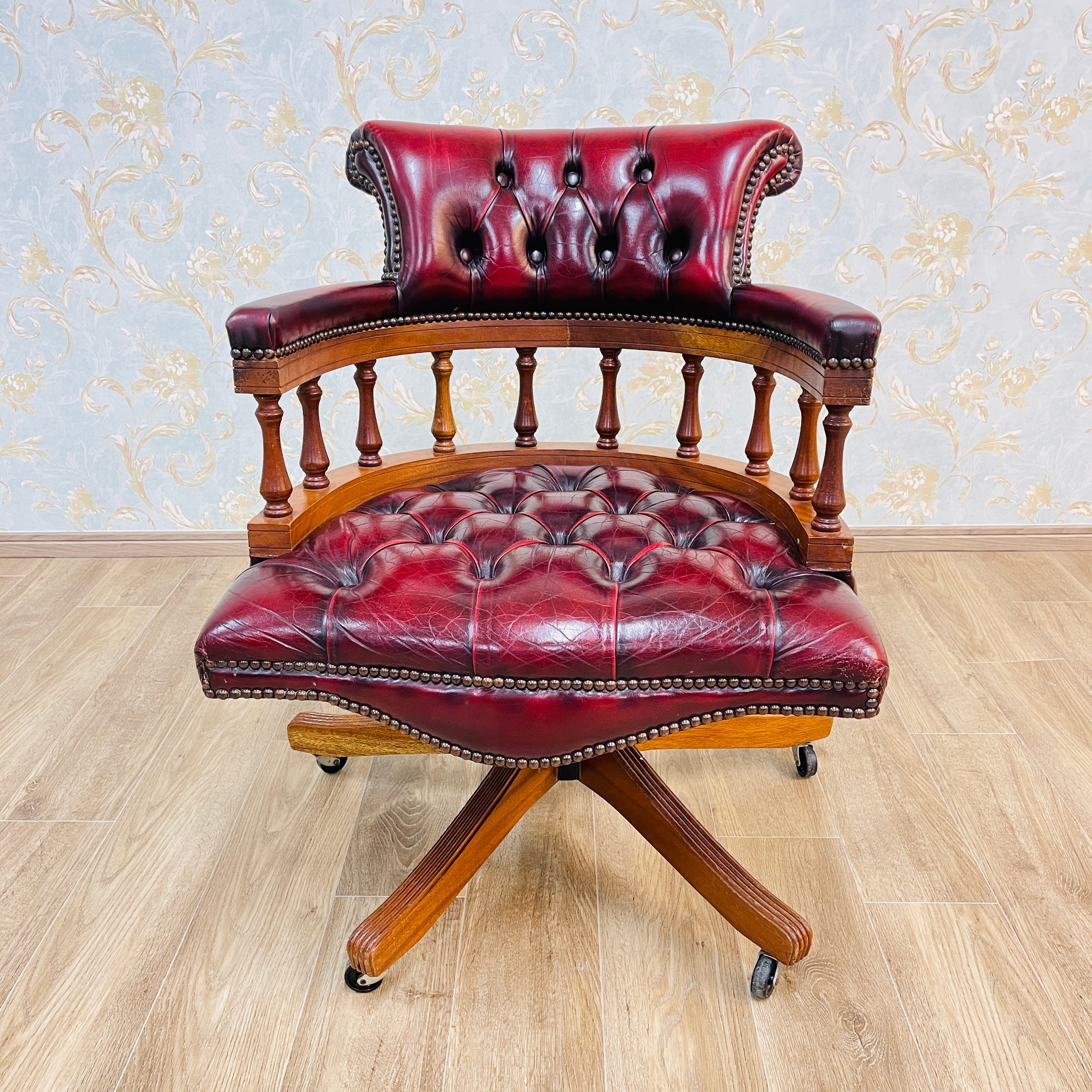 【アンティーク】 チェスターフィールドドクターチェア / イギリス / レザー裂傷部修理済