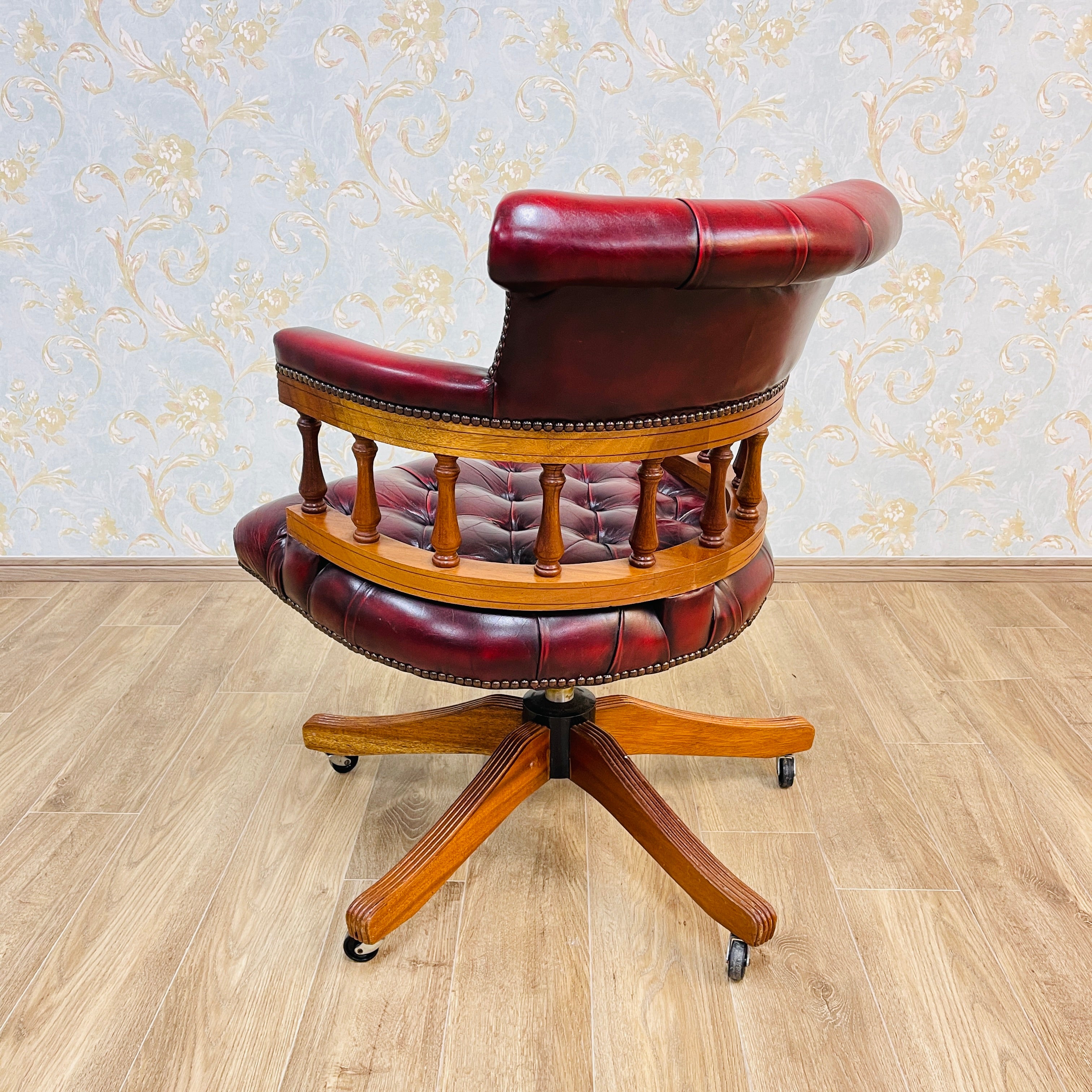 古董切斯特菲爾德醫生椅 / 英國 / 皮革撕裂已修復