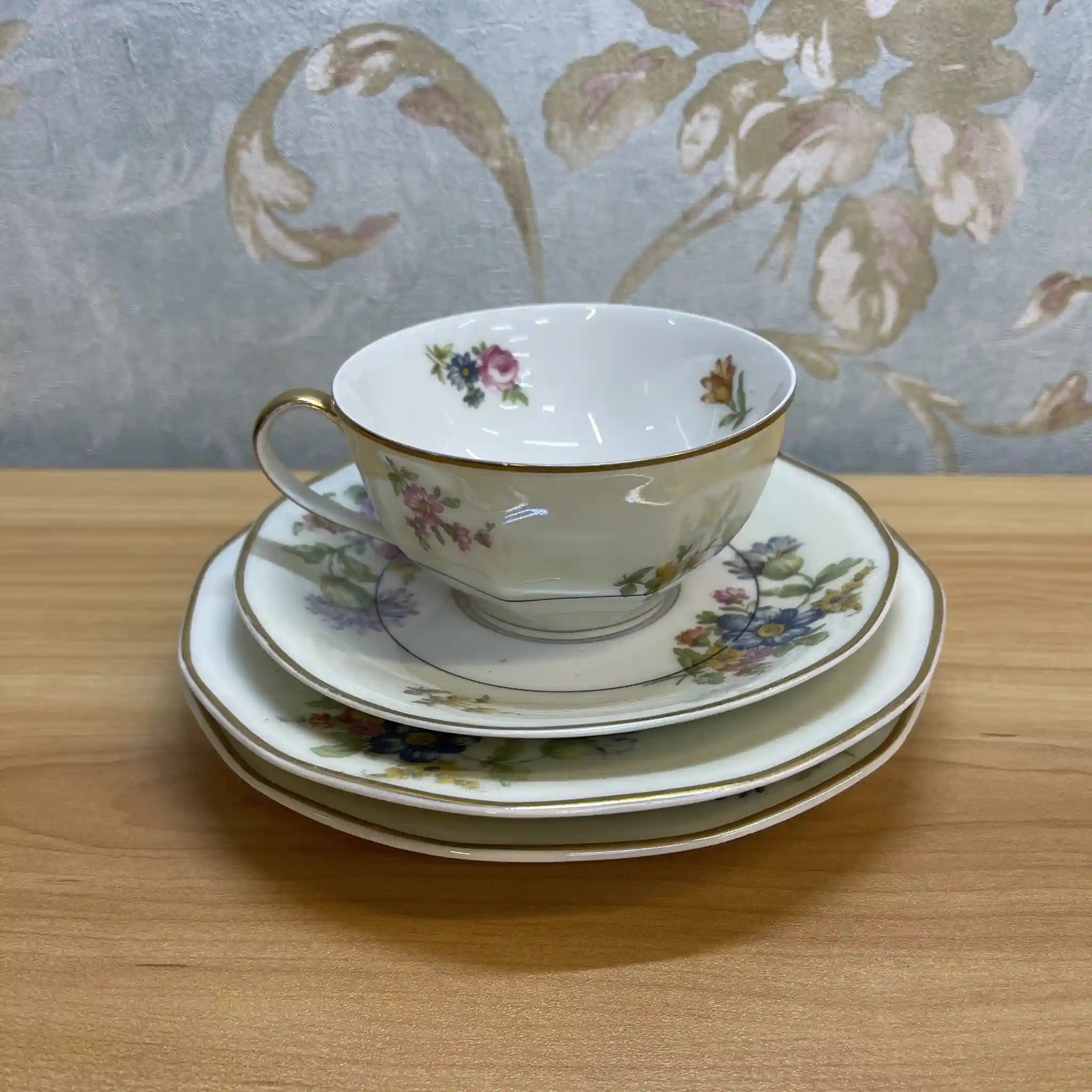 【アンティーク】 トリオ+デザートプレート / Theodore Haviland (セオドア・アビランド) / Nosegay / 推定20C前中期 / 磁器 / フランス / ブーケ, 金彩