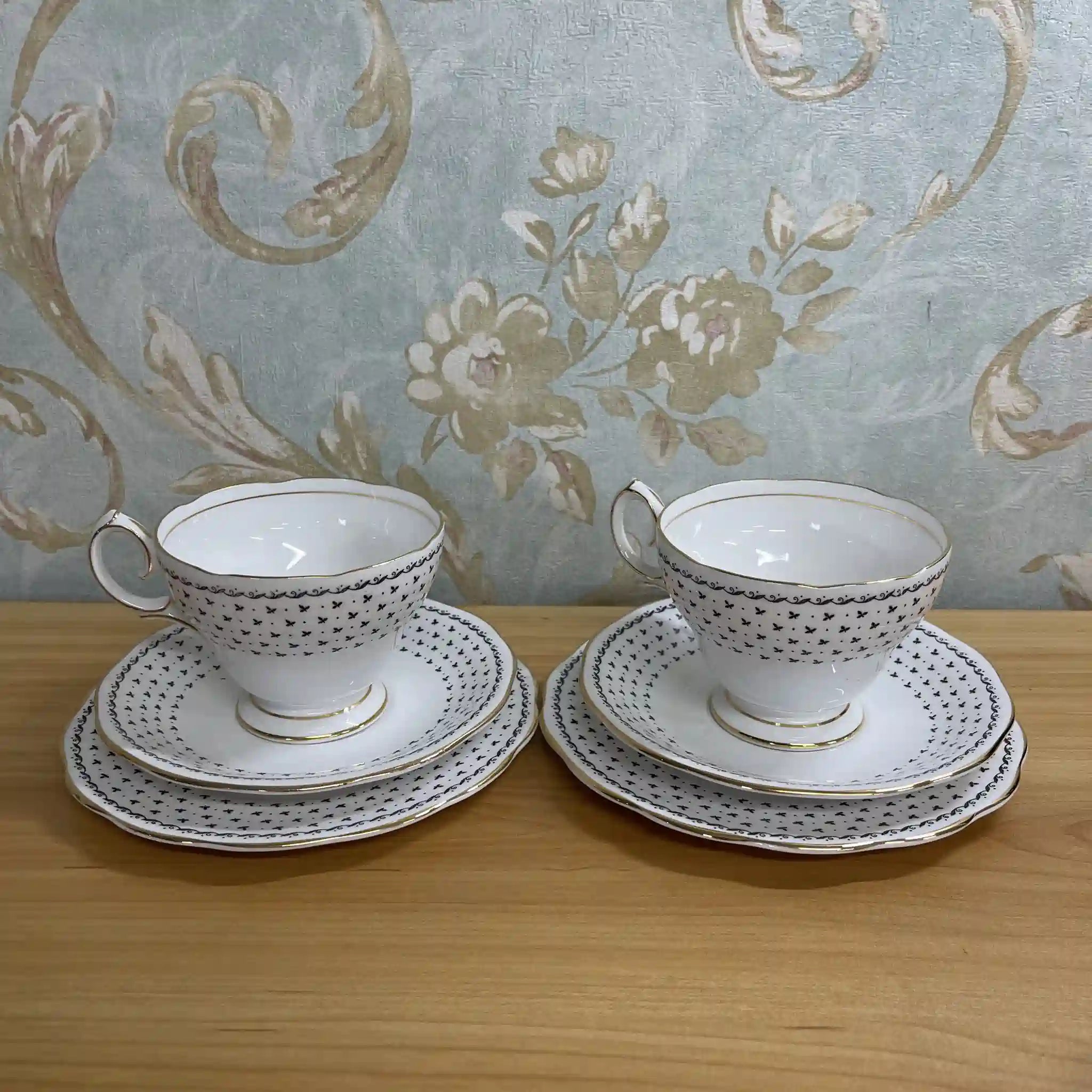 【ビンテージ】 トリオ(C&S＋デザートプレート)2P / Queen Anne / Georgian / 推定20C中期 / Fine Bone China / イギリス