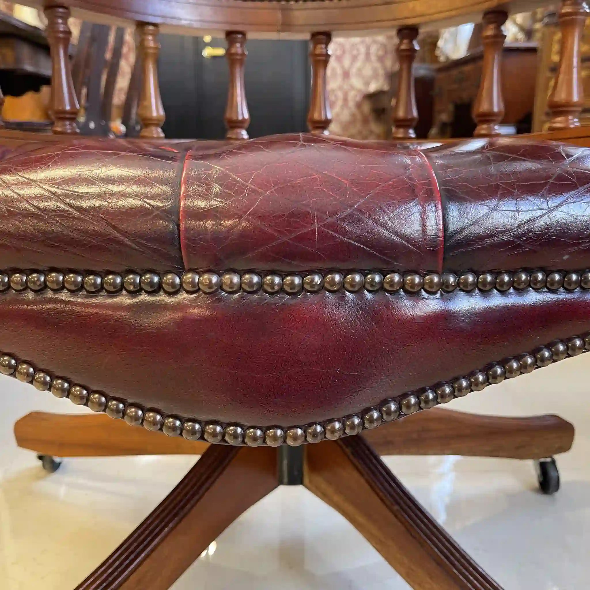 古董切斯特菲爾德醫生椅 / 英國 / 皮革撕裂已修復