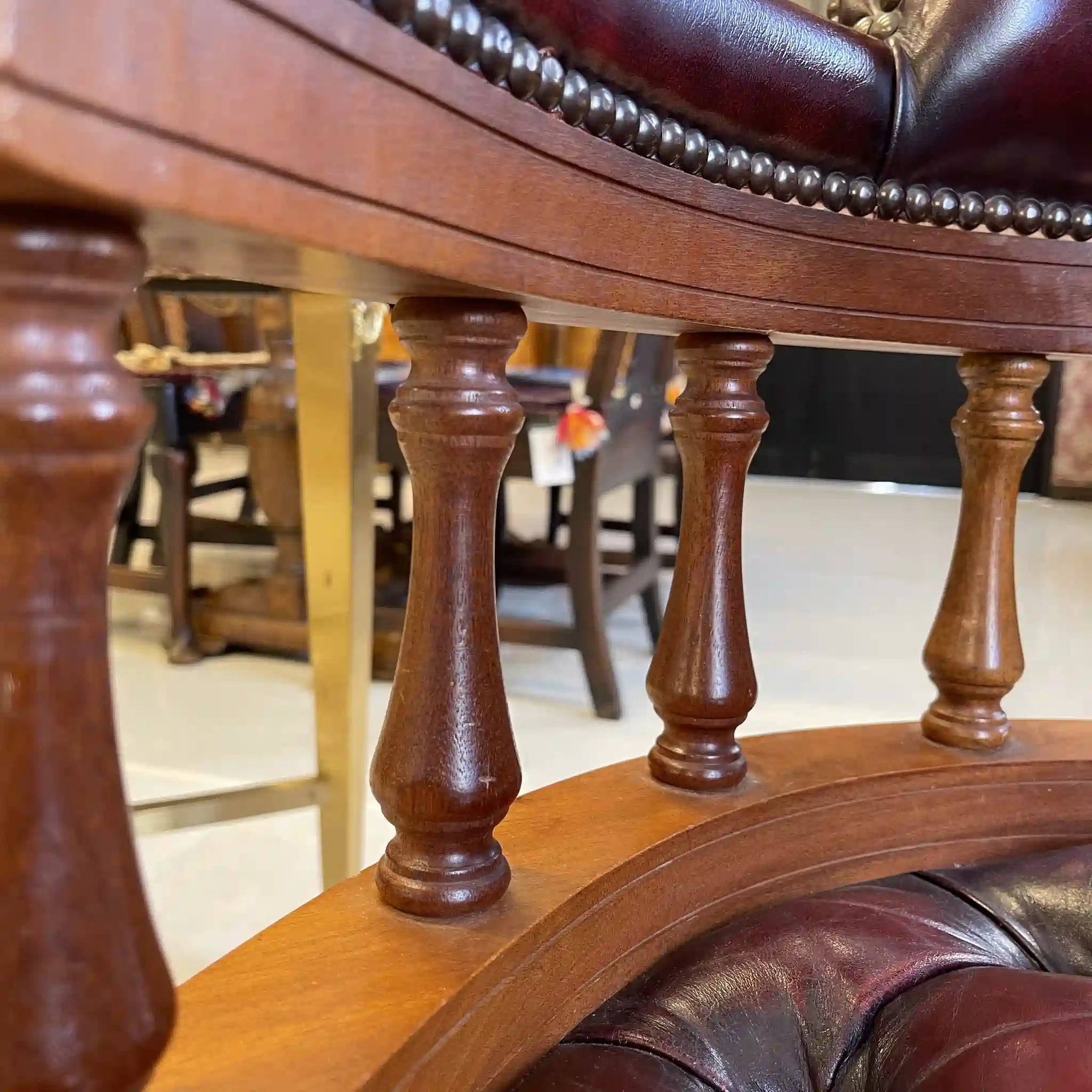 古董切斯特菲爾德醫生椅 / 英國 / 皮革撕裂已修復