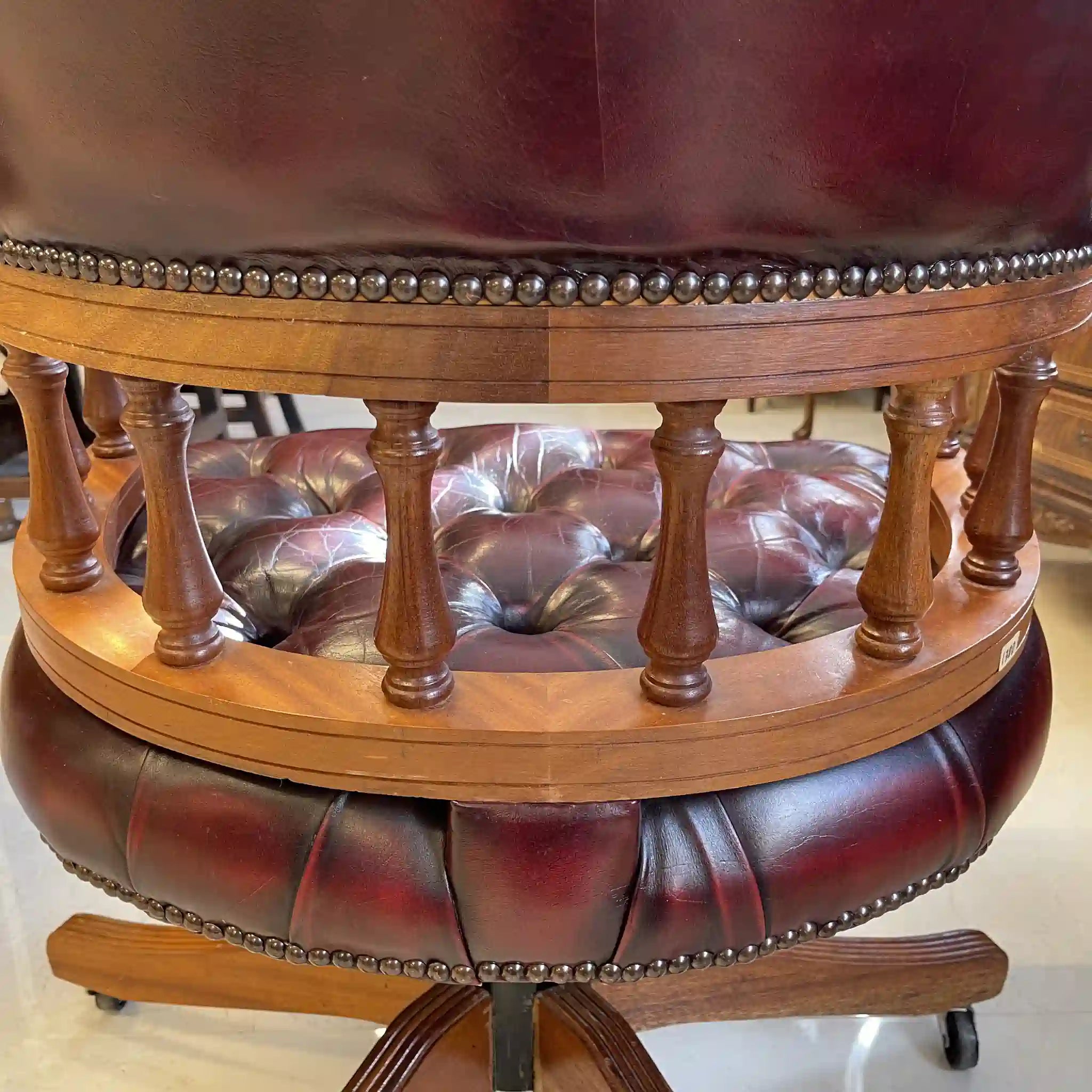 古董切斯特菲爾德醫生椅 / 英國 / 皮革撕裂已修復