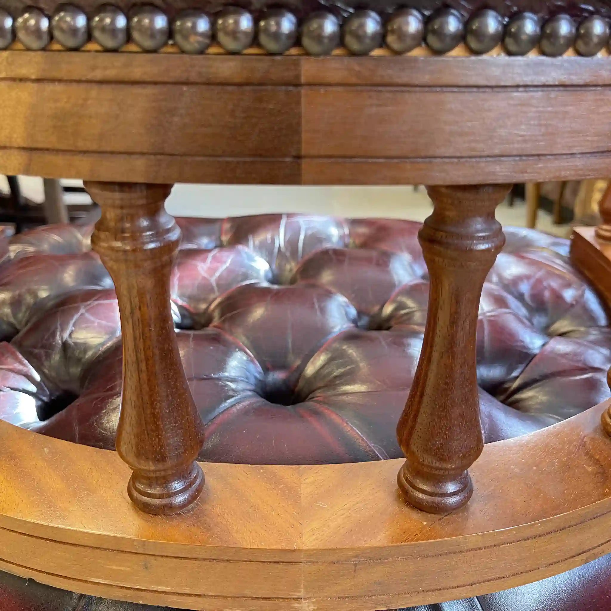 古董切斯特菲爾德醫生椅 / 英國 / 皮革撕裂已修復