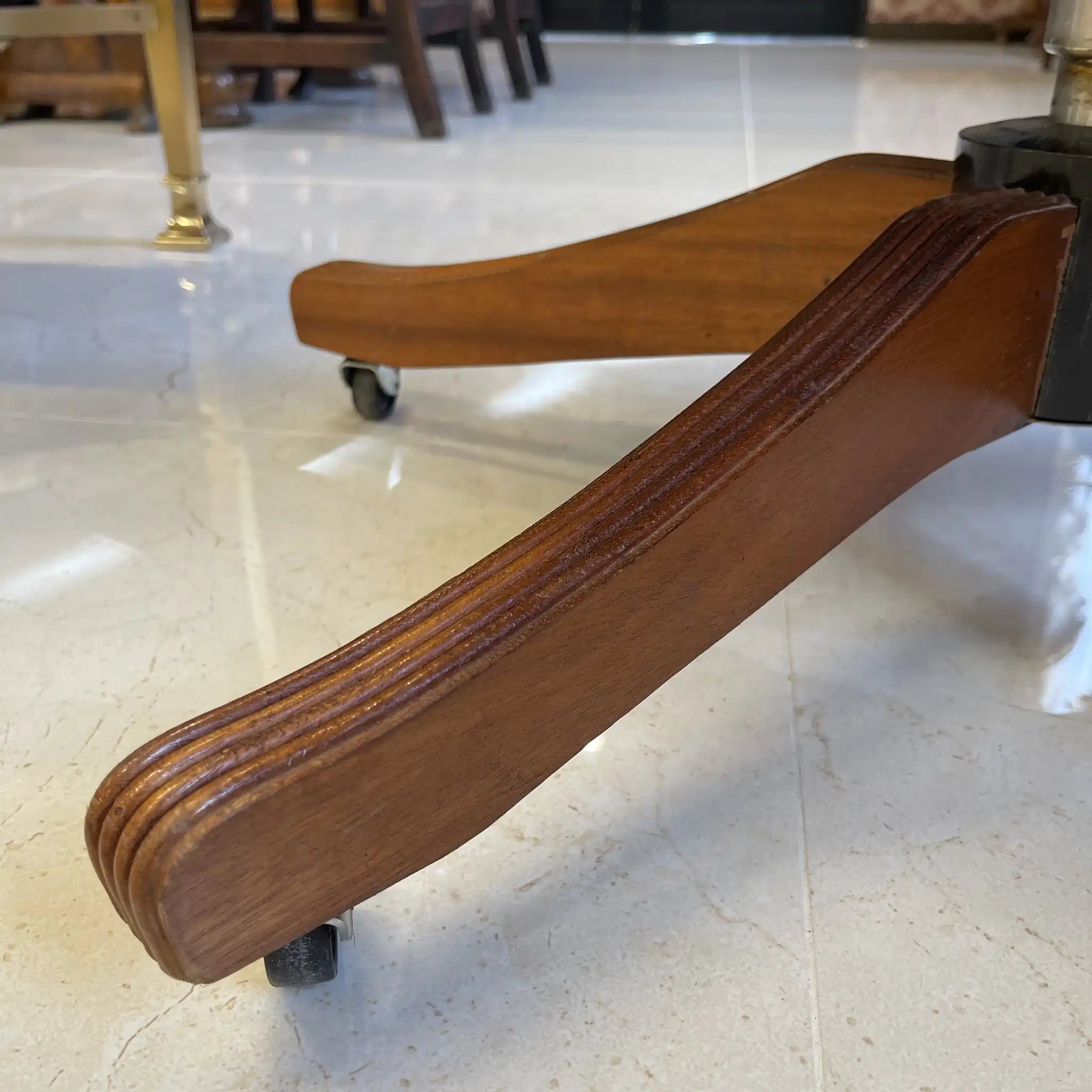 古董切斯特菲爾德醫生椅 / 英國 / 皮革撕裂已修復