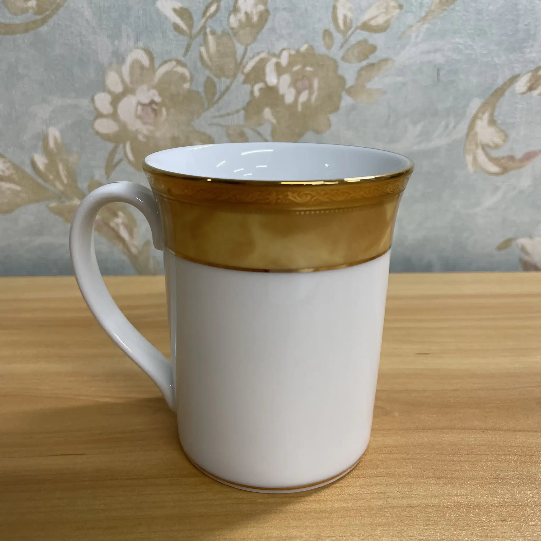【リユース】 マグカップ / Noritake (ノリタケ) / 1980-2000s / 磁器 / 日本 / 金彩, 唐草