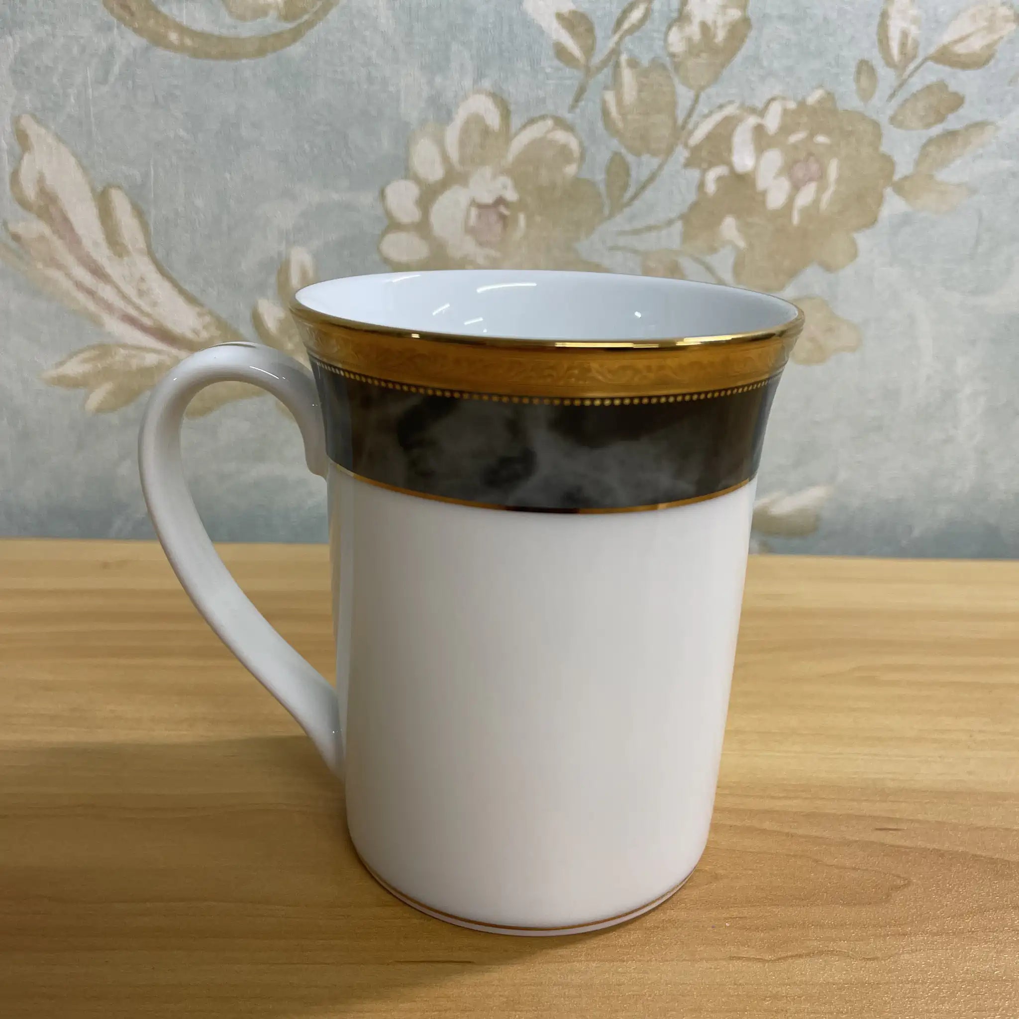 【リユース】 マグカップ / Noritake (ノリタケ) / 1980-2000s / 磁器 / 日本 / 金彩, 唐草