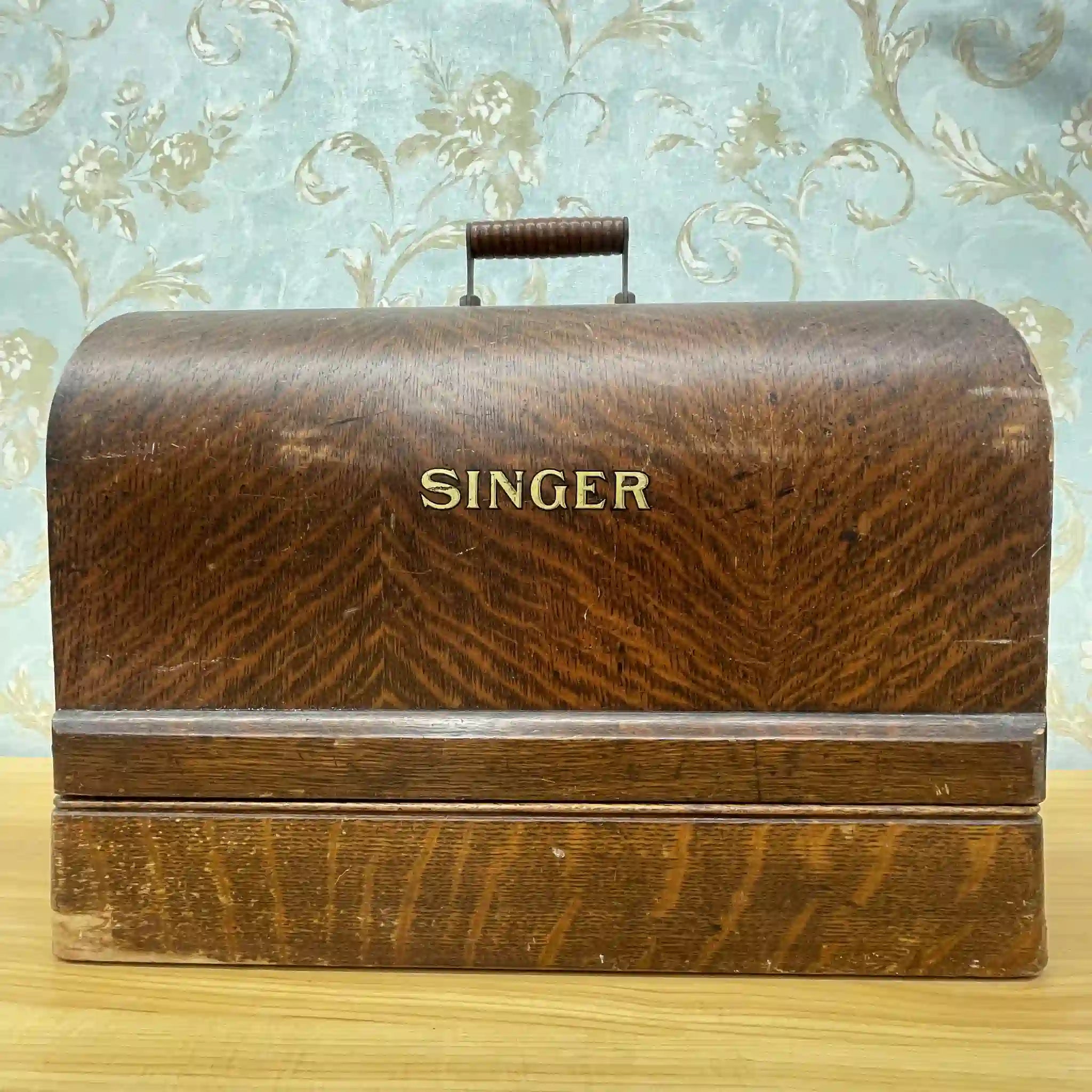 【ビンテージ】 手回しミシン / Singer (シンガー) / 1930s / オーク材 / イギリス / ケース付, 説明書付