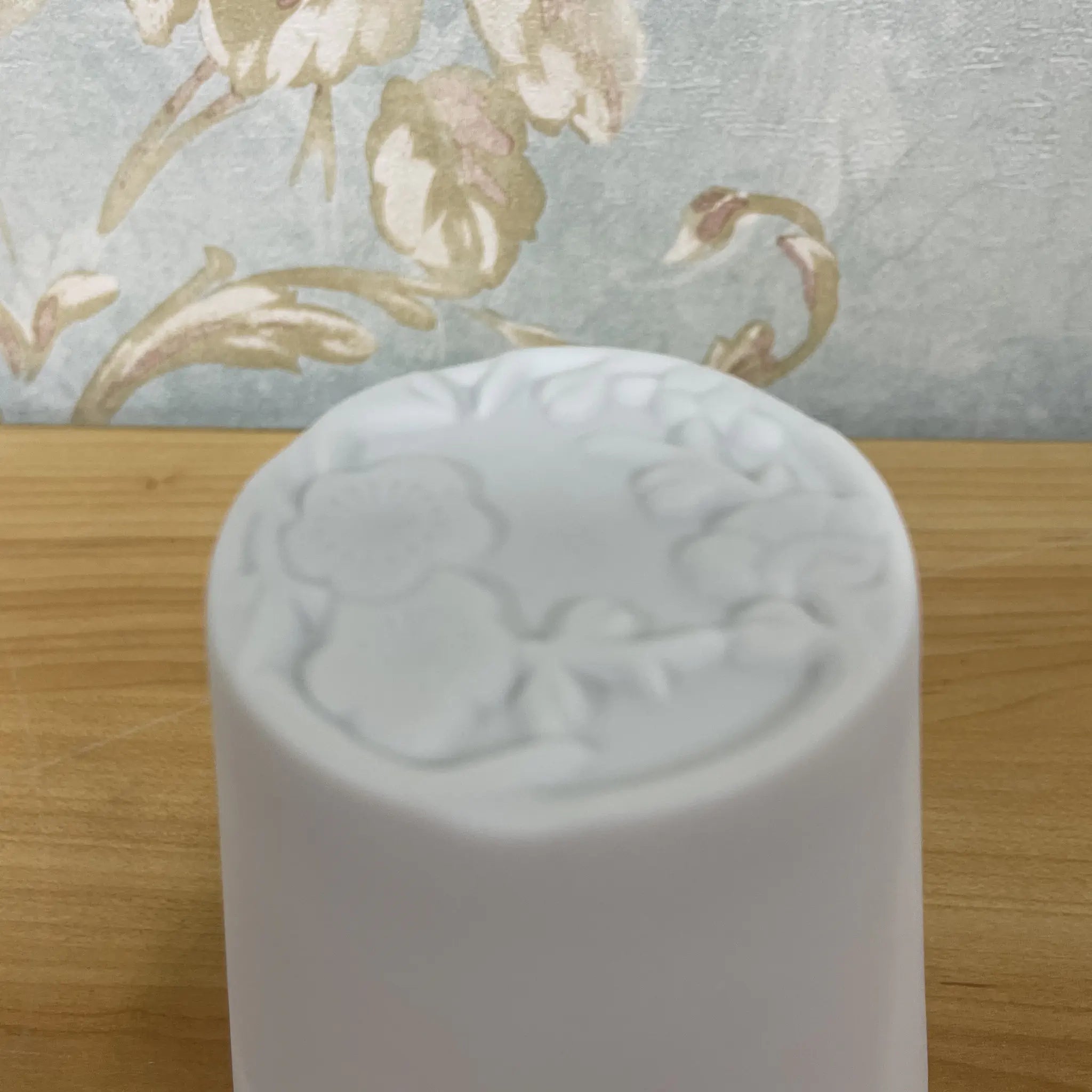 【リユース】 カップ / WDH / 磁器 / 日本 / 箱あり, エンボス, 梅