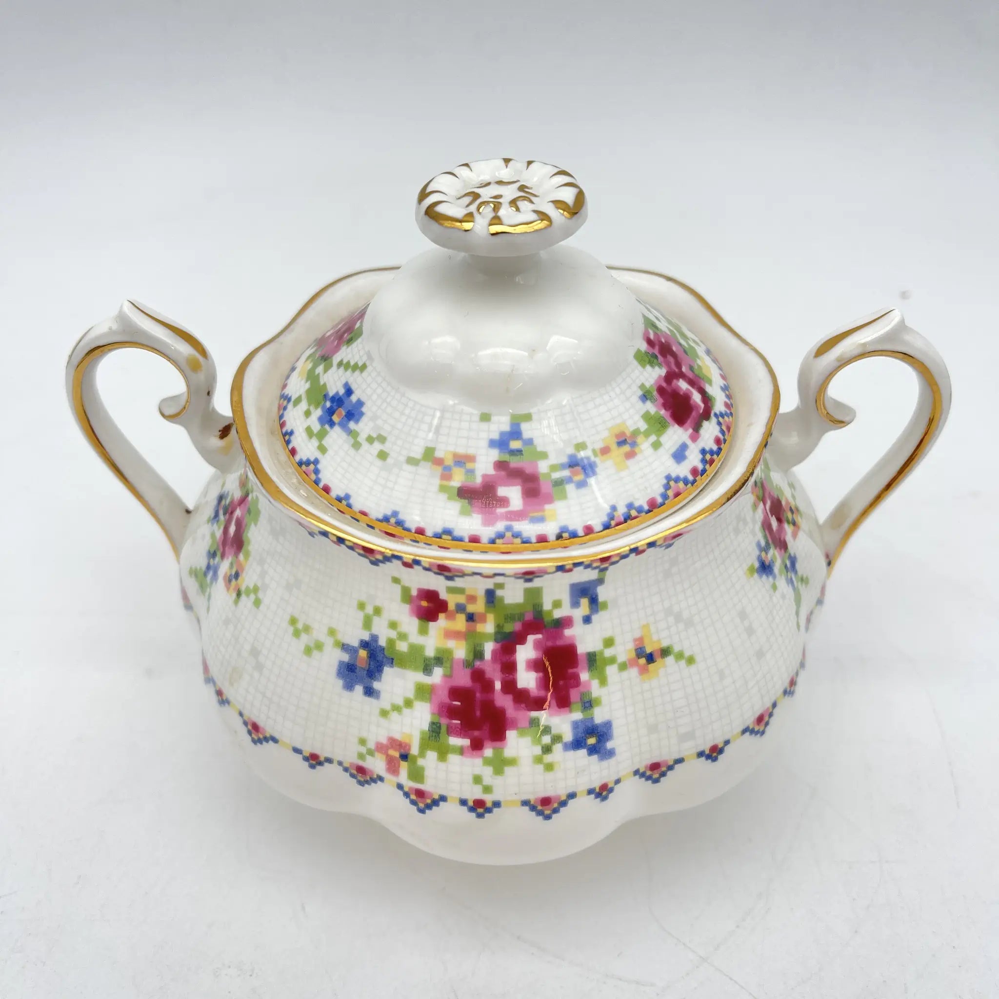 [Vintage] Sugar Bowl (Sugar Pot) / Royal Albert / Petit Point / Estimated 1930-70s / Bone China / England / Petit Point style