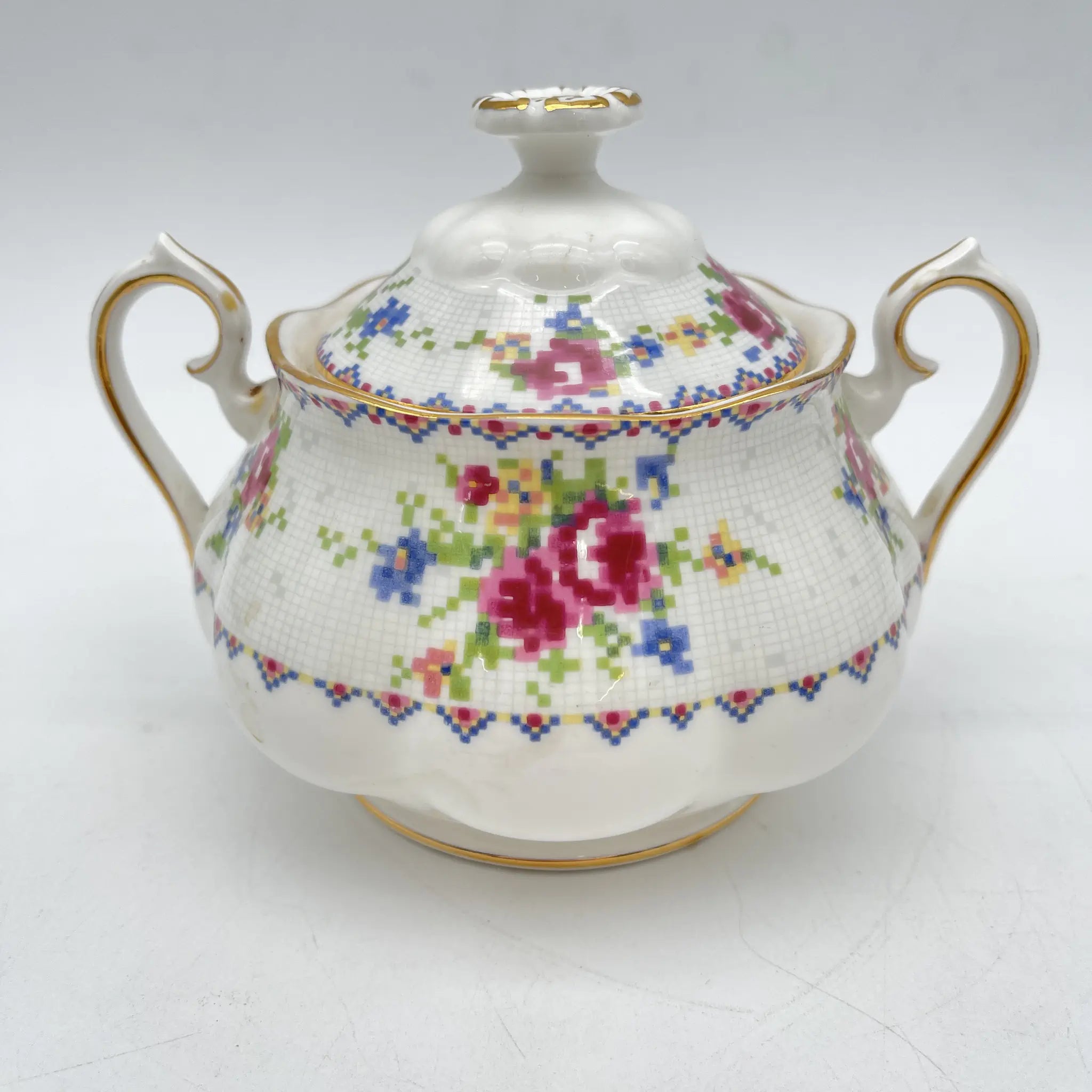 [Vintage] Sugar Bowl (Sugar Pot) / Royal Albert / Petit Point / Estimated 1930-70s / Bone China / England / Petit Point style